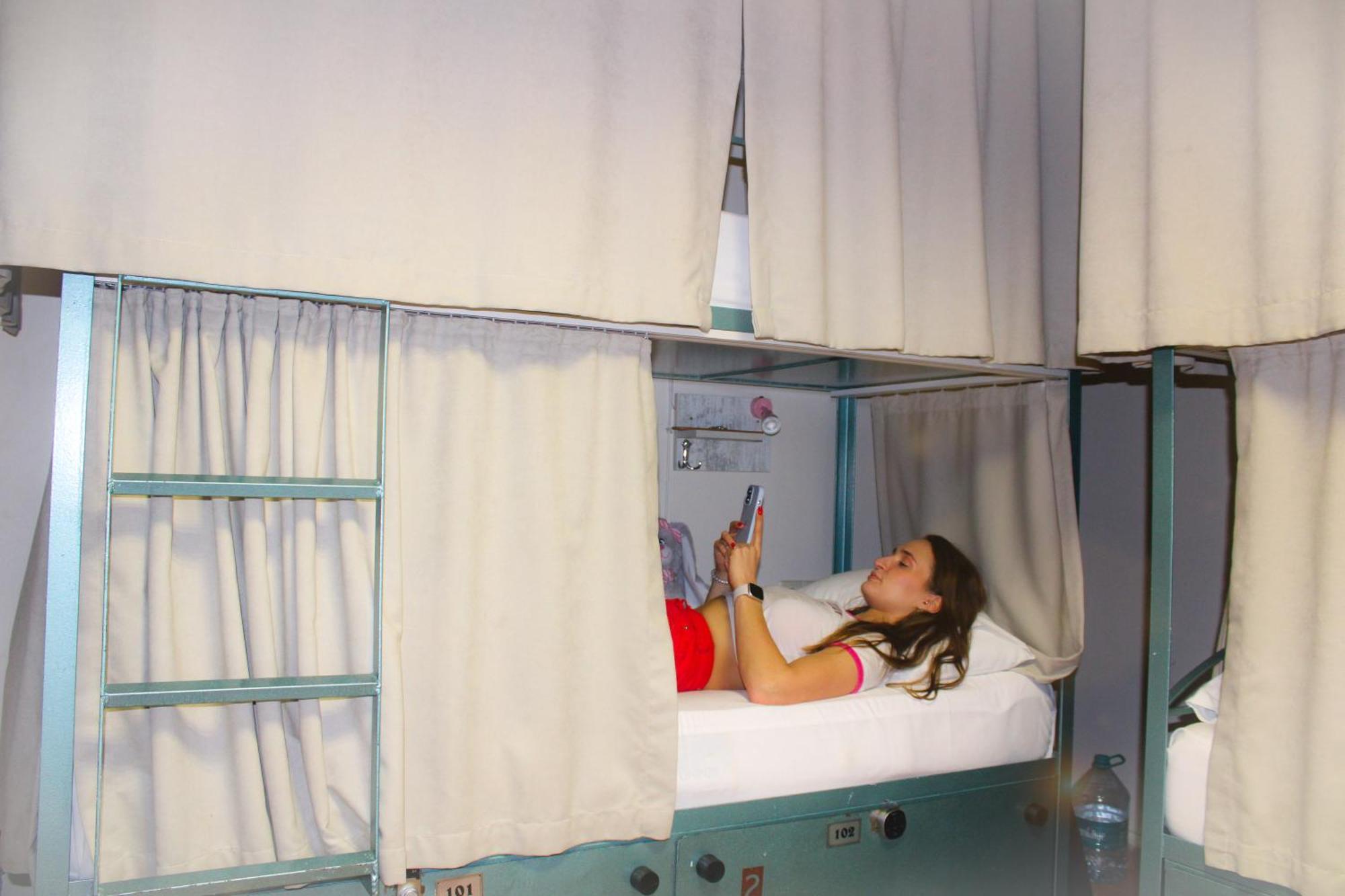 Bed in een Gemengde Slaapzaal met 10 Bedden