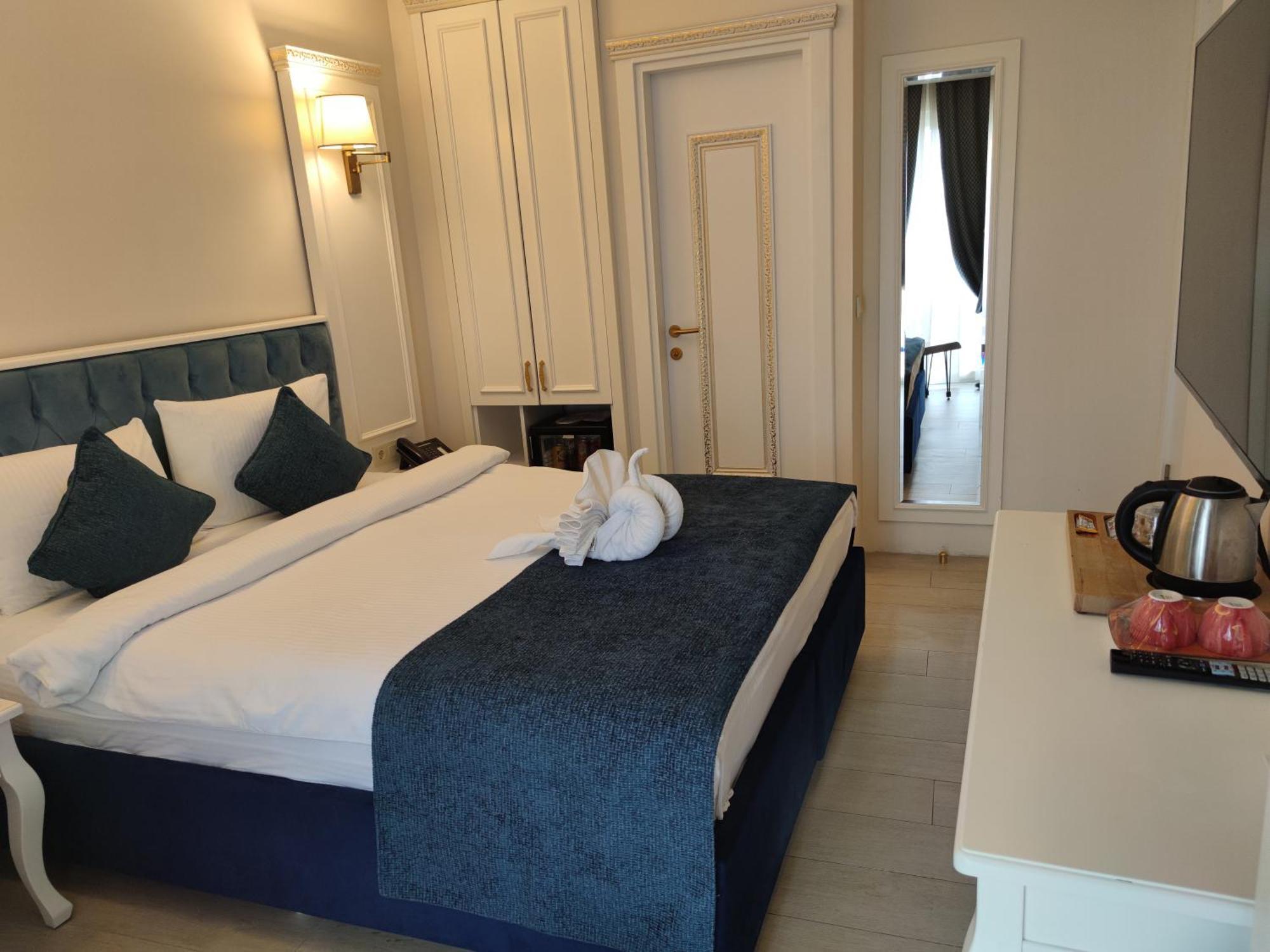 Deluxe Çift Kişilik Oda - Yandan Deniz Manzaralı