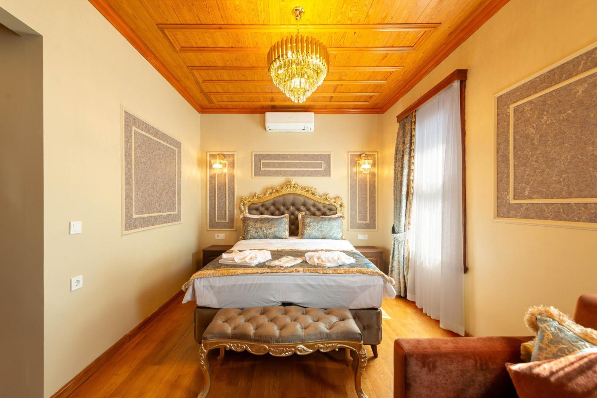 Deluxe Δίκλινο Δωμάτιο (2 Ενήλικες + 1 Παιδί)