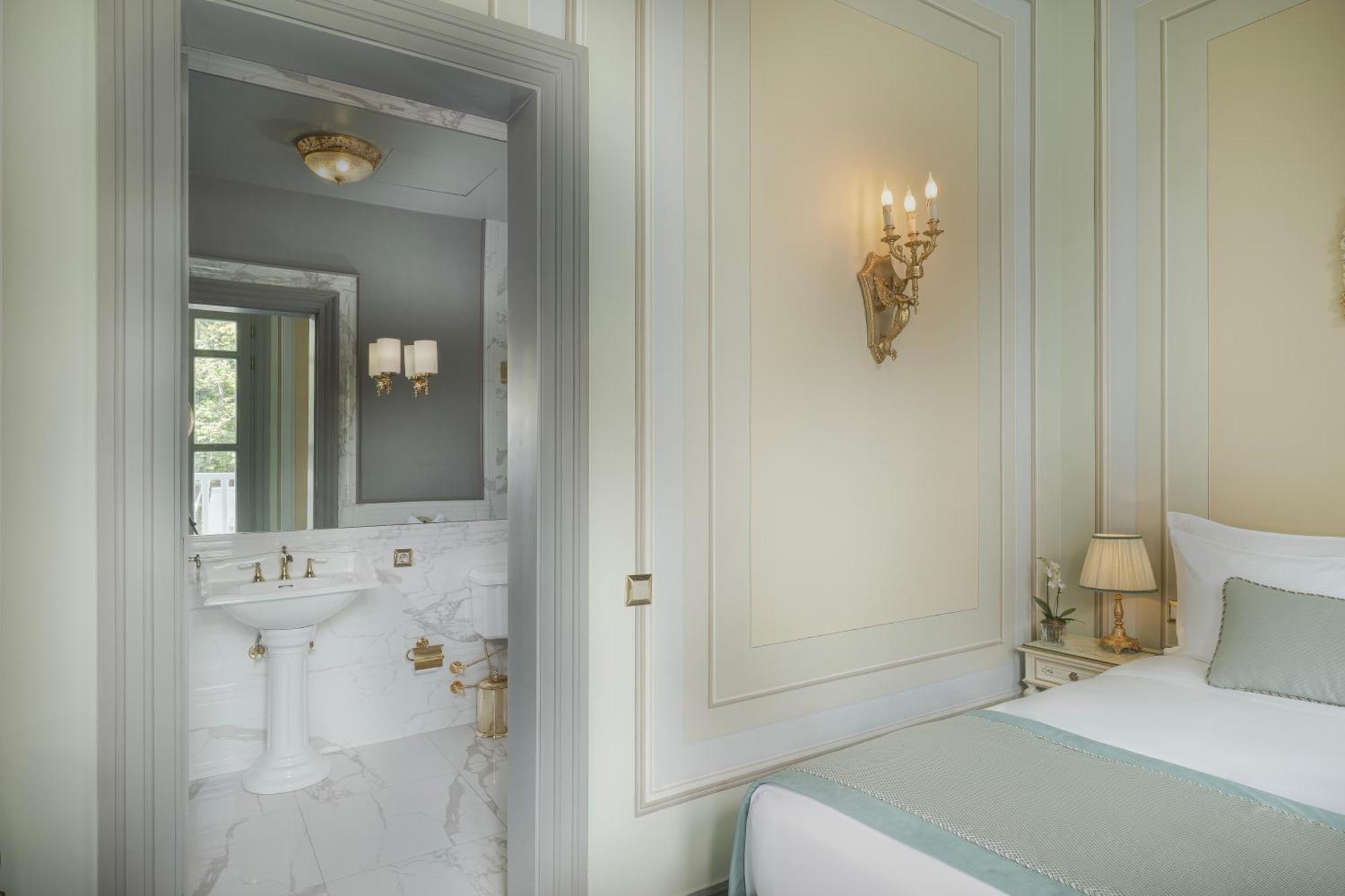 Chambre Lit Queen-Size avec Balcon