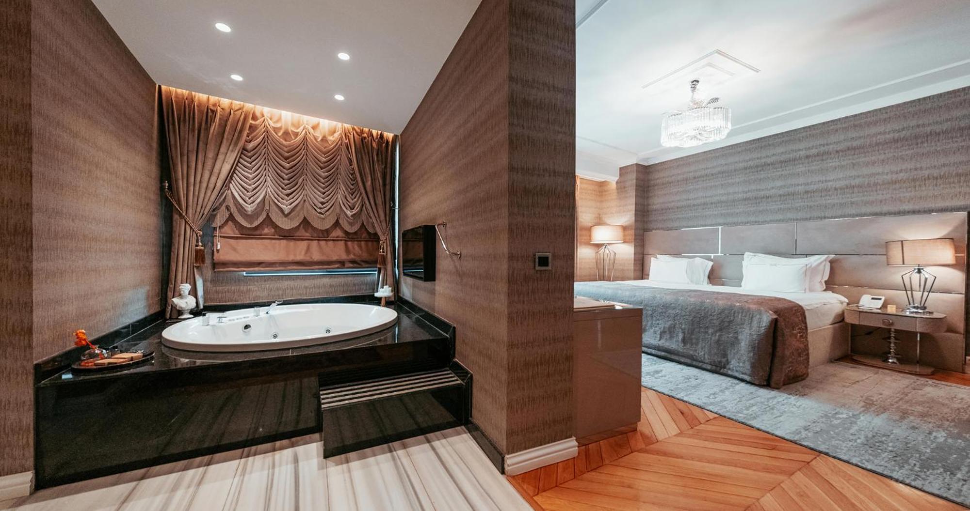Deluxe Suite Jacuzzi