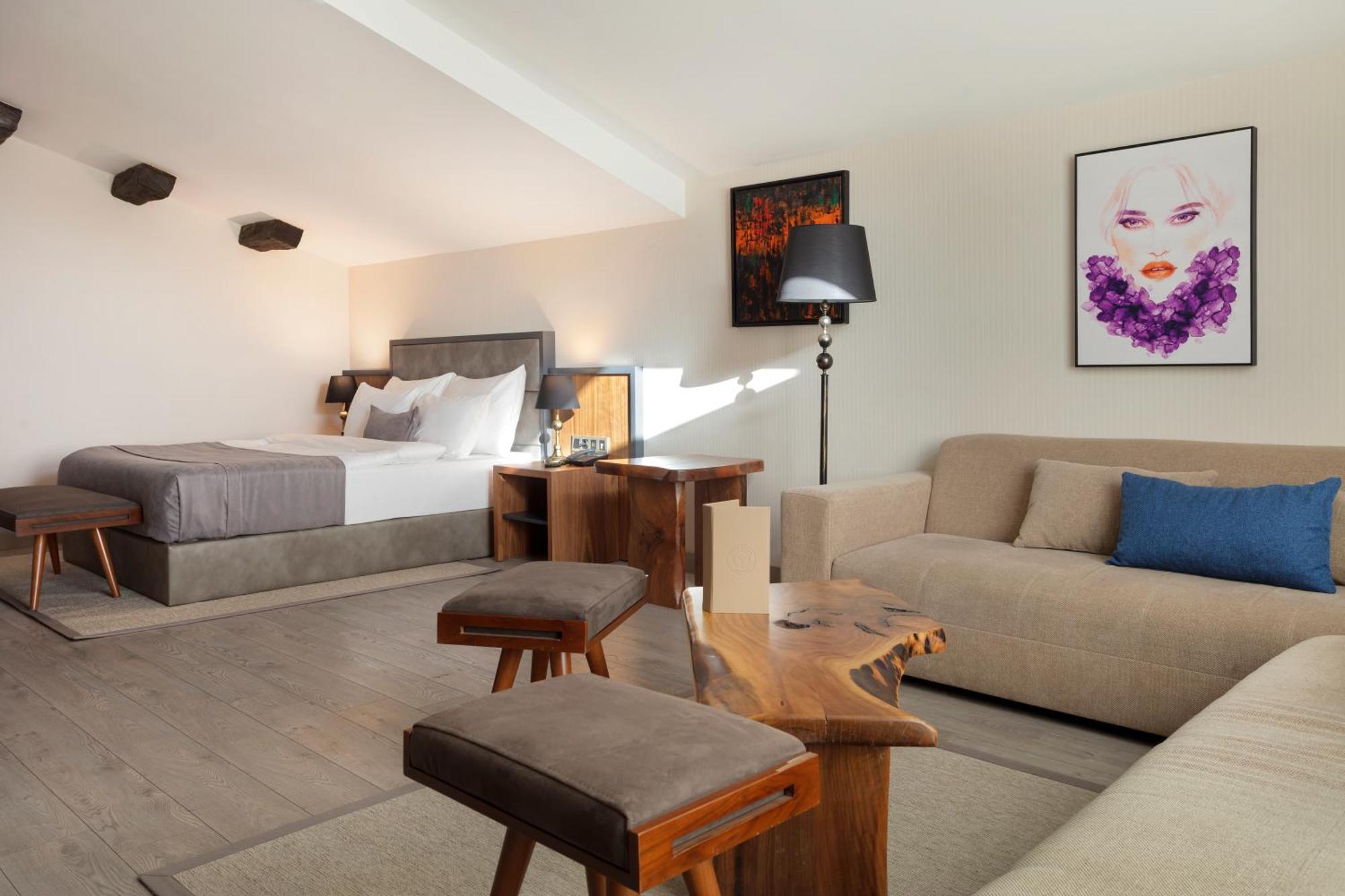 Deluxe Suite