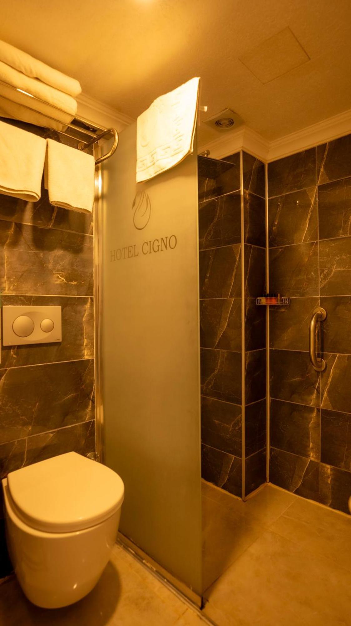 Chambre Double avec Balcon (2 Adultes + 1 Enfant)