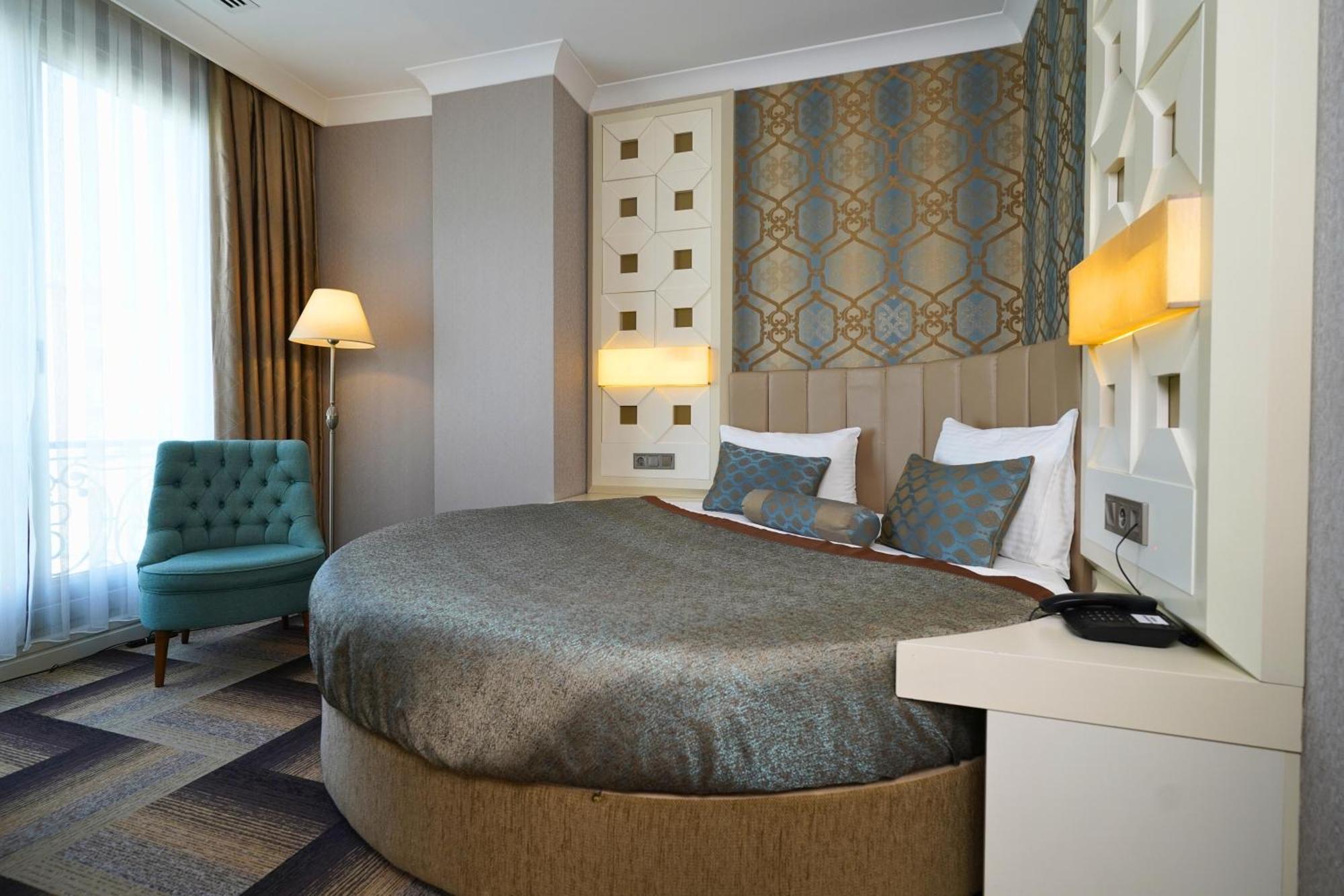 Deluxe Suite Spa Bath