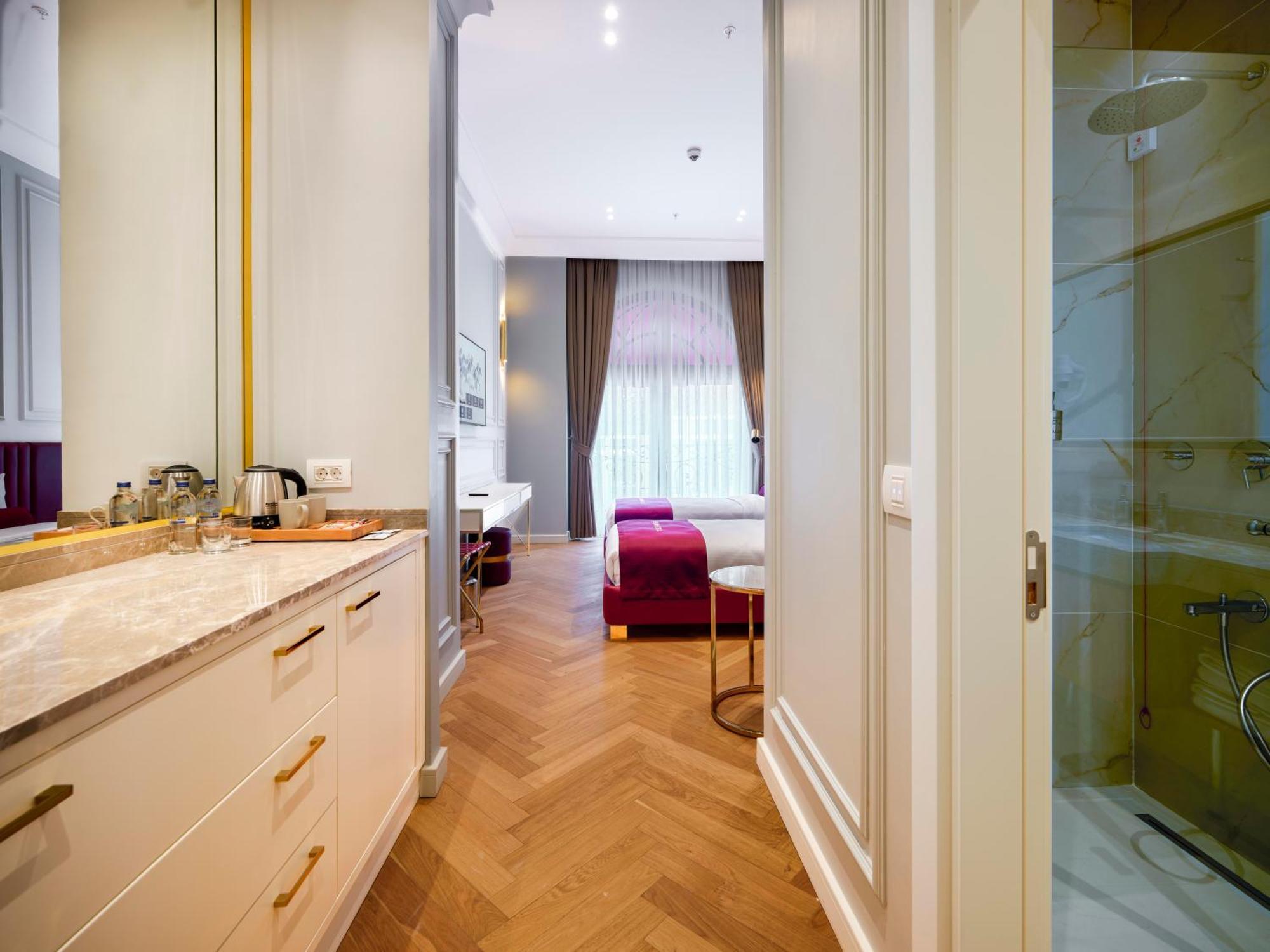 Deluxe Double or Twin Room