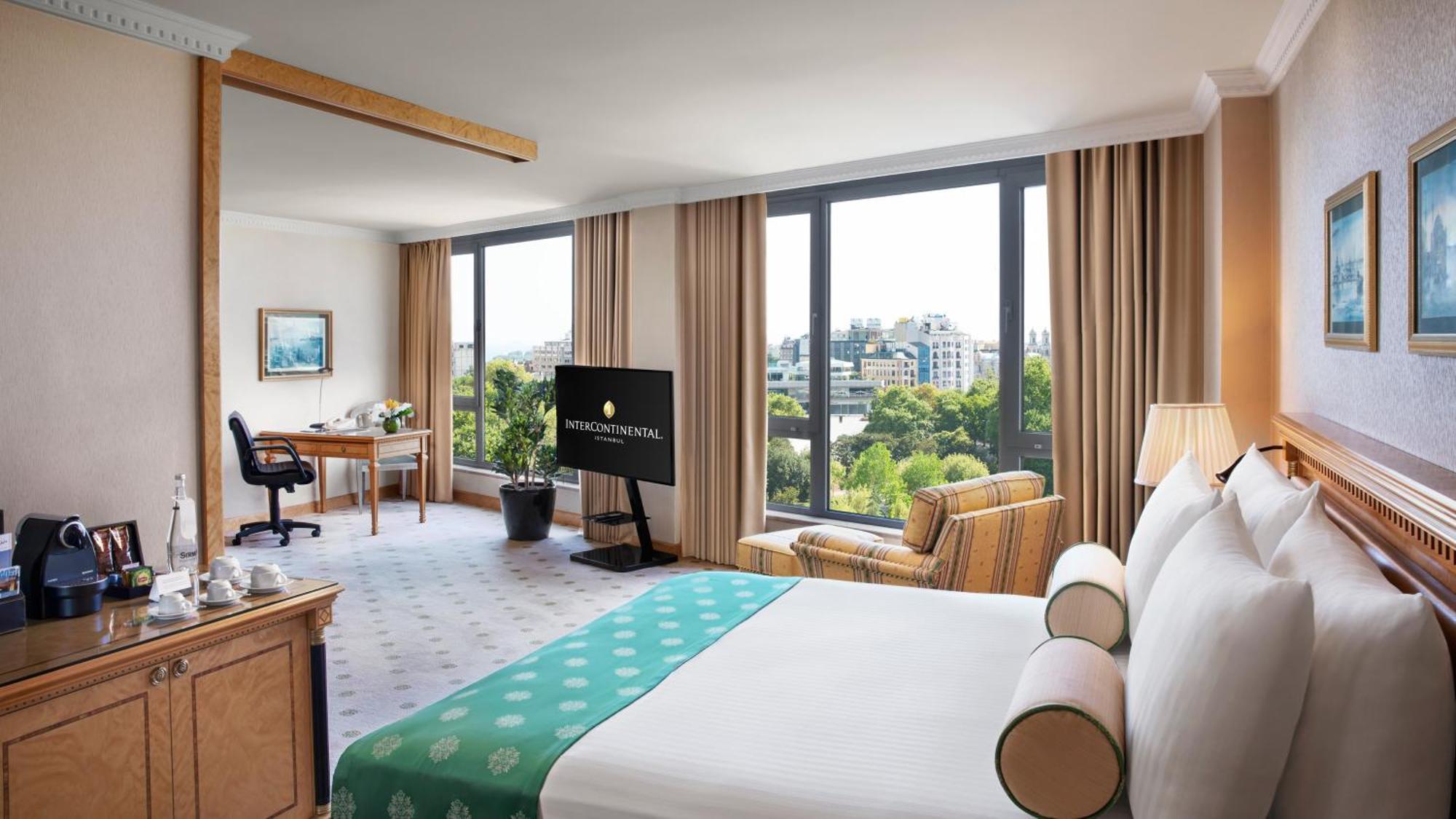 Junior King Suite with City View,1617458642:JPEG