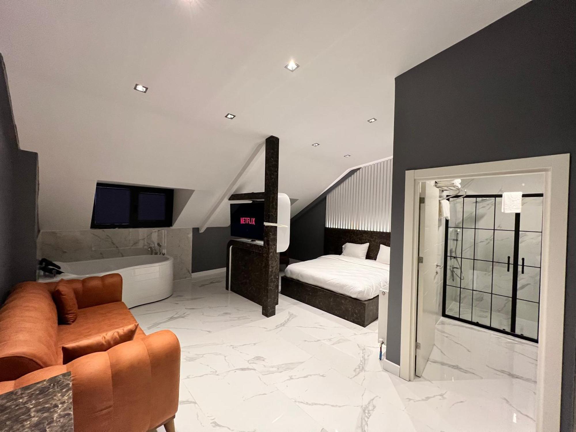Deluxe King Room