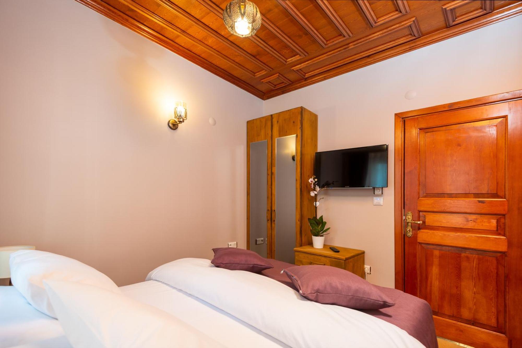 Small Double Room,1619230429:JPEG