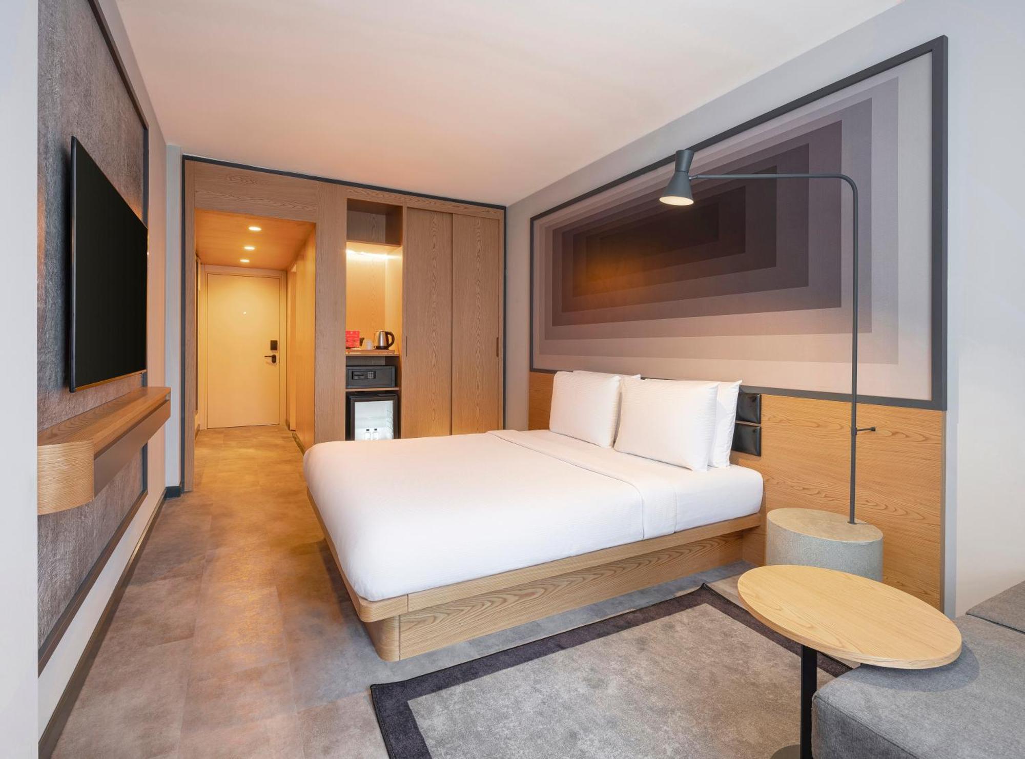 Deluxe Queen Room City View