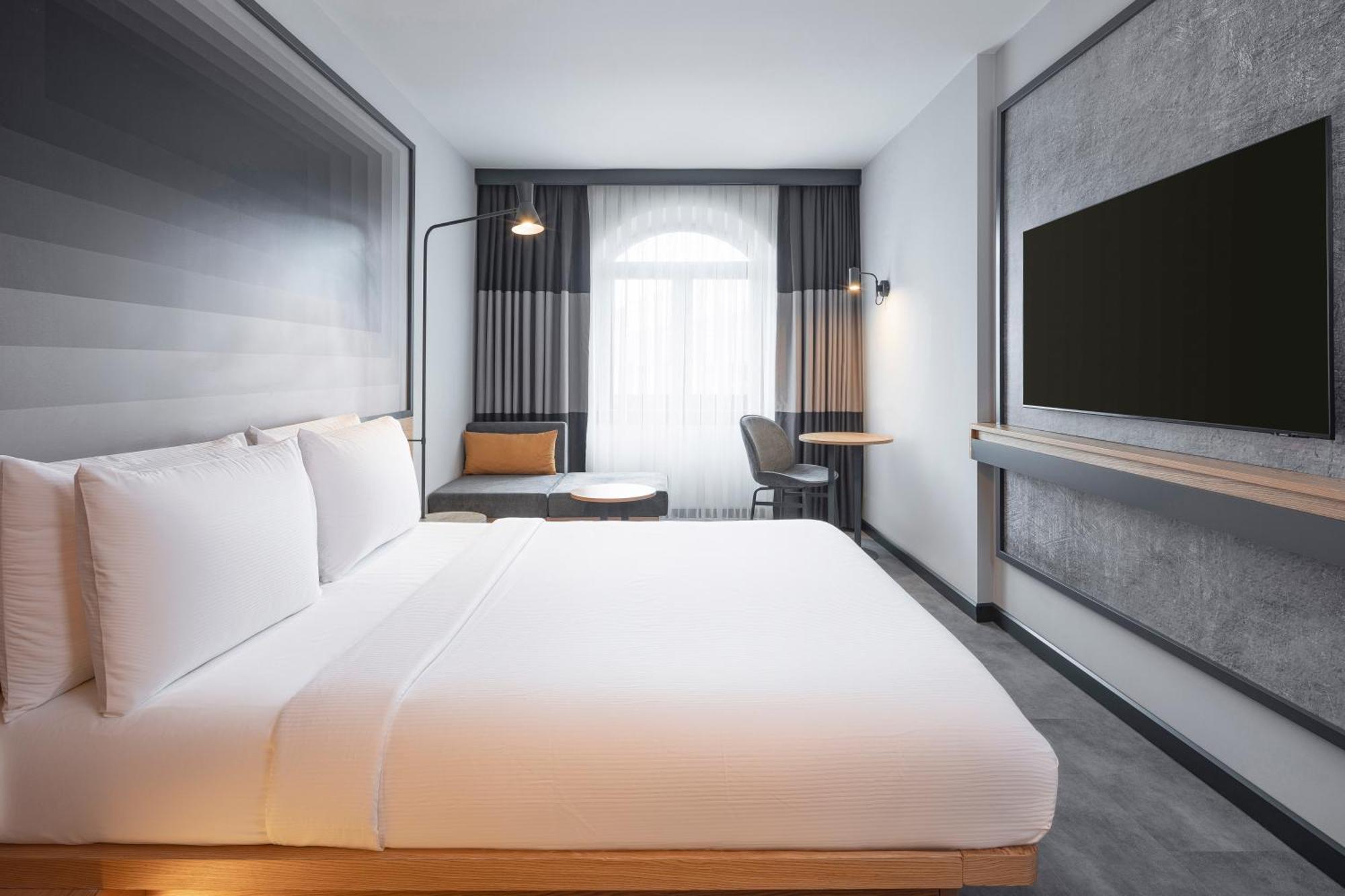 Superior Queen Room Courtyard View