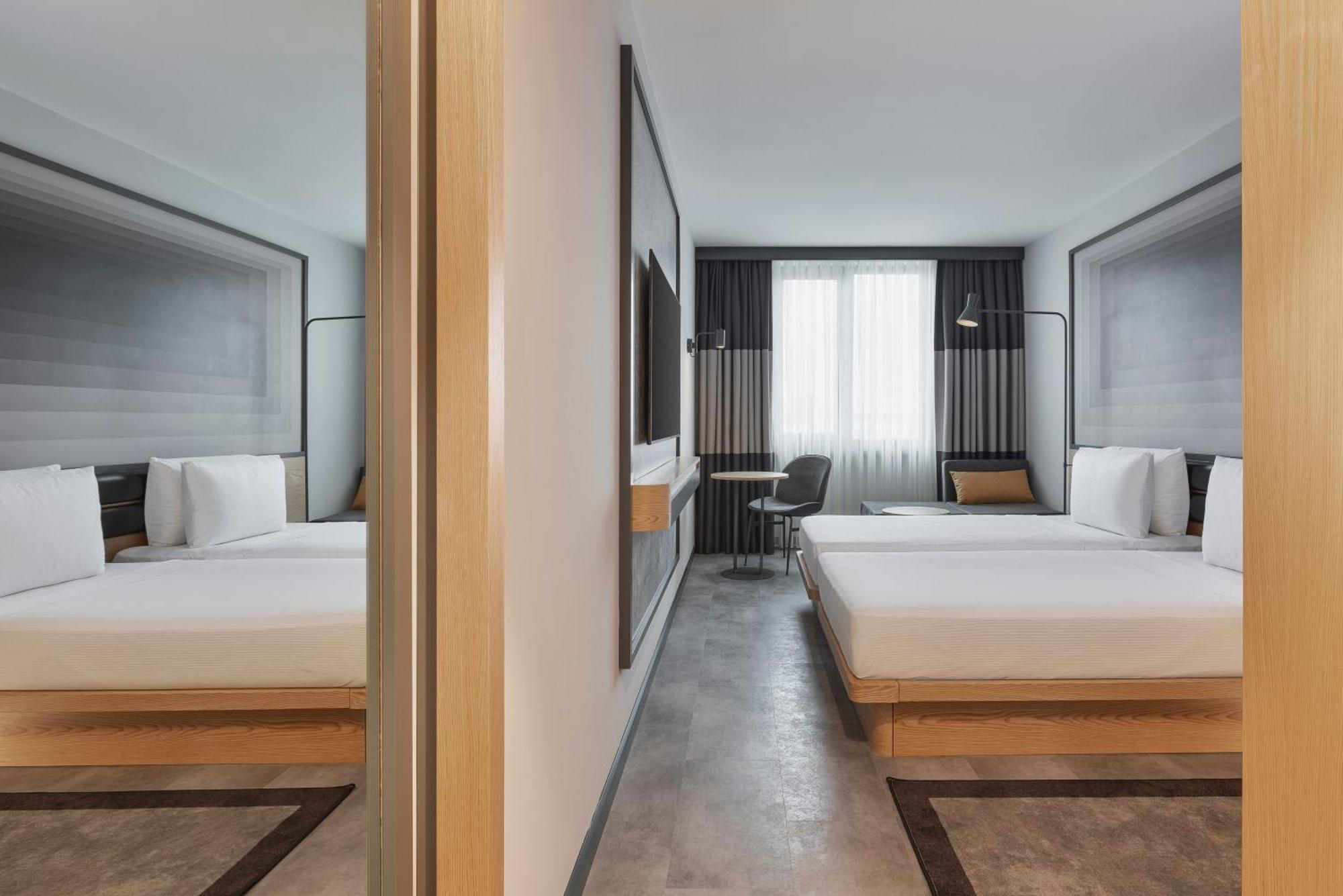 Superior Twin Room Courtyard View