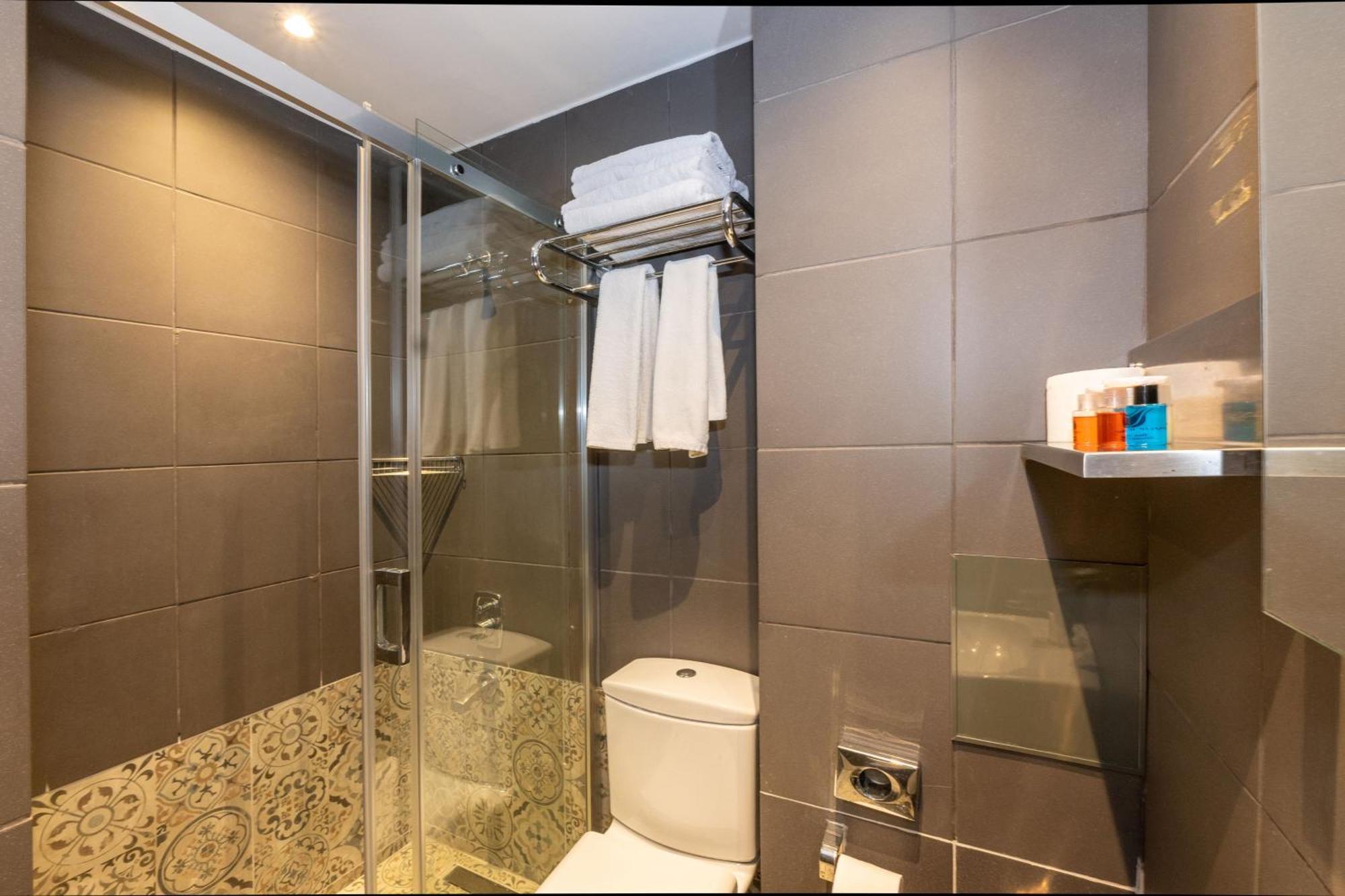 Family Room,1742659568:JPEG