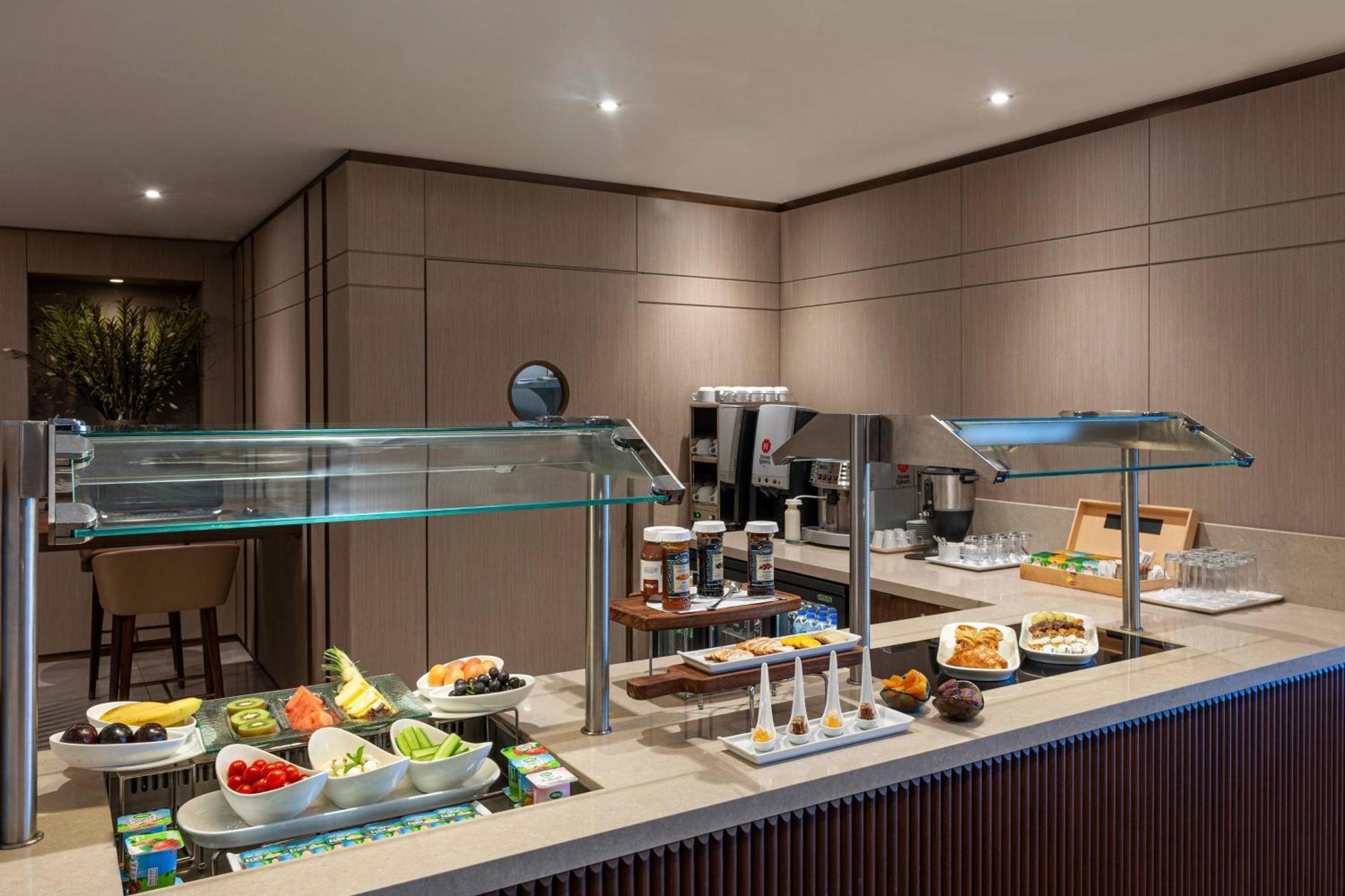 Marmara Suite met Kingsize Bed en Gedeeltelijk Uitzicht op Zee - Toegang tot de Lounge