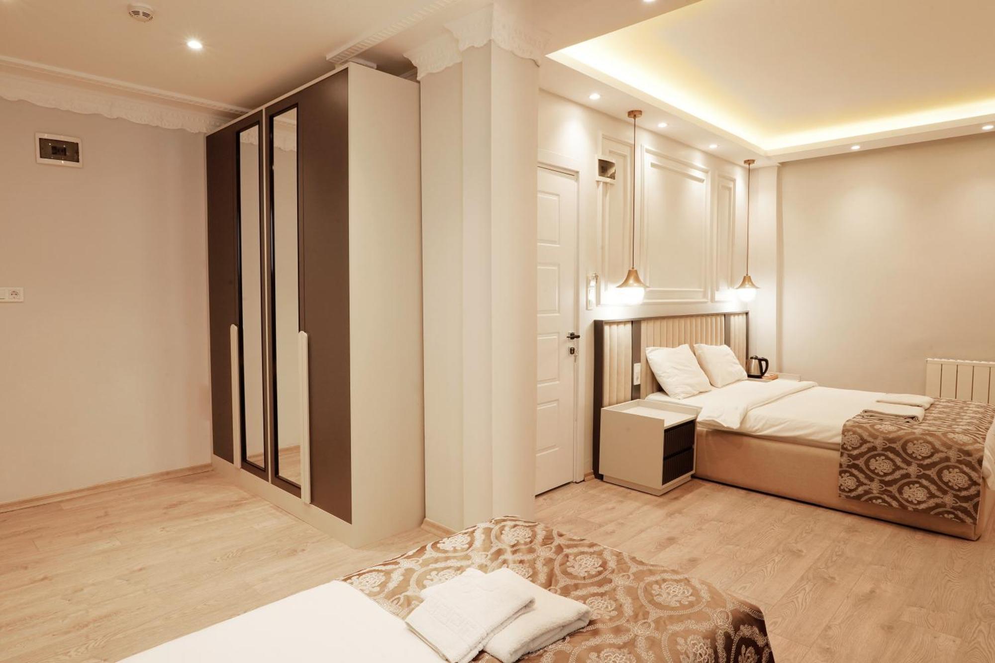 Comfort Triple Room Shower