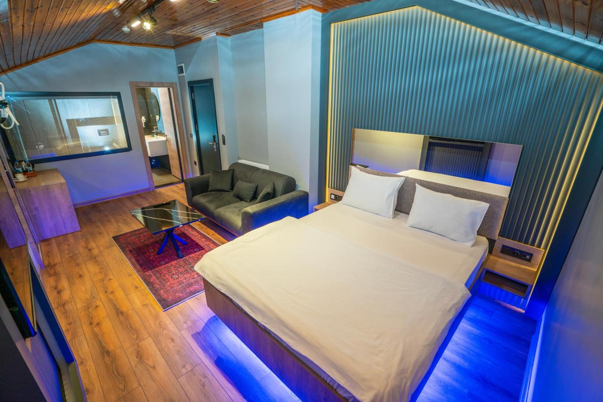 Deluxe Suite Spa Bath