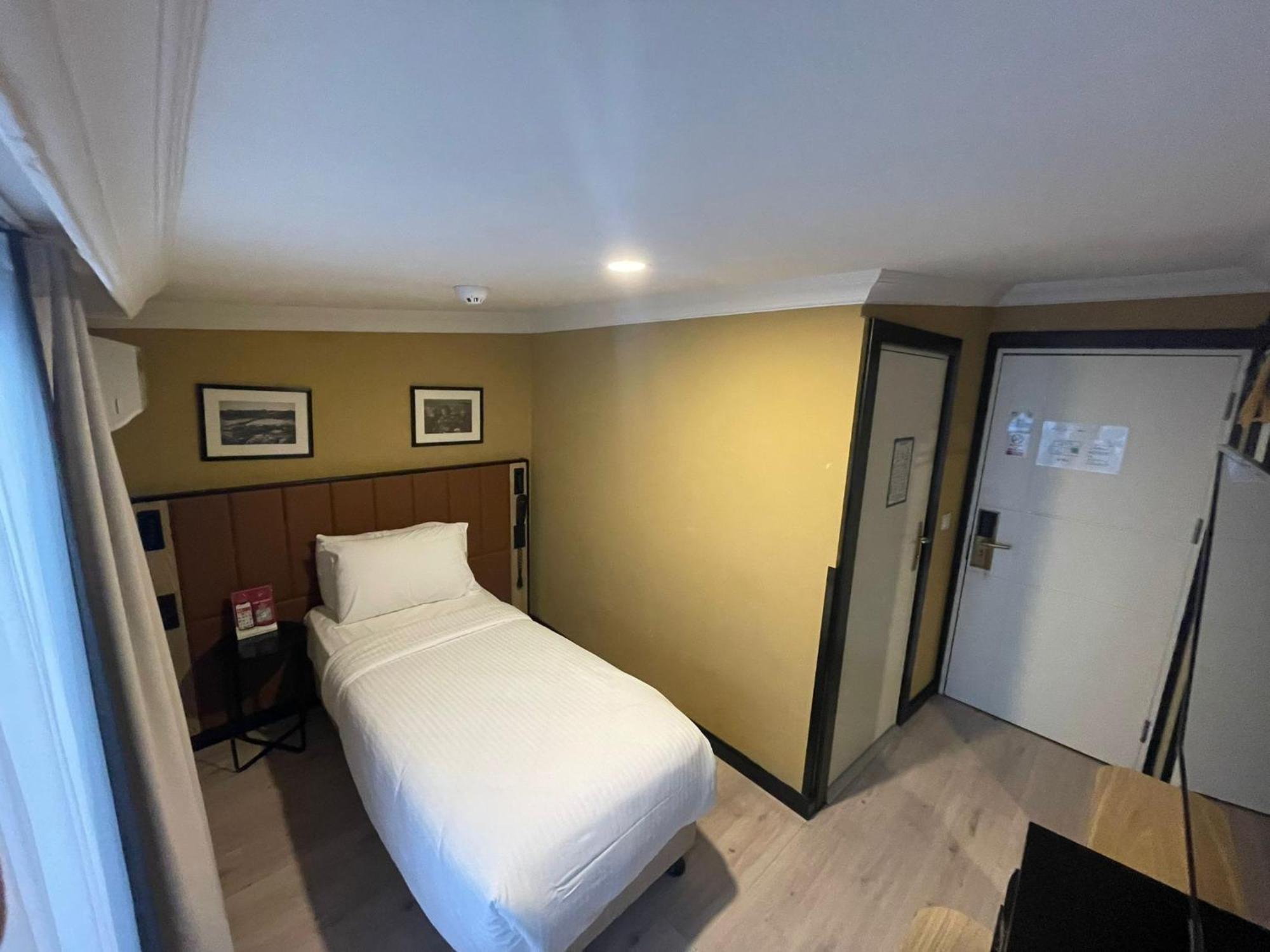 Single Room Balcony