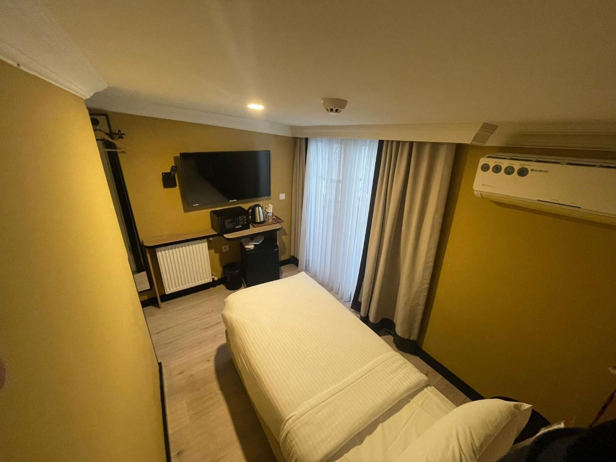 Single Room Balcony