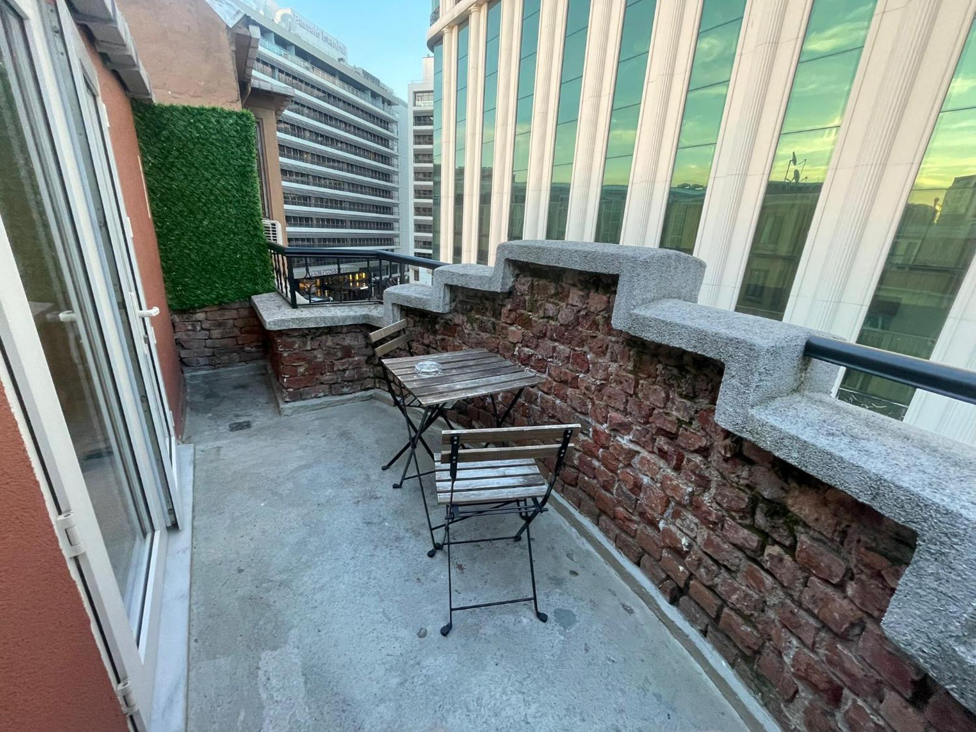 Single Room Balcony