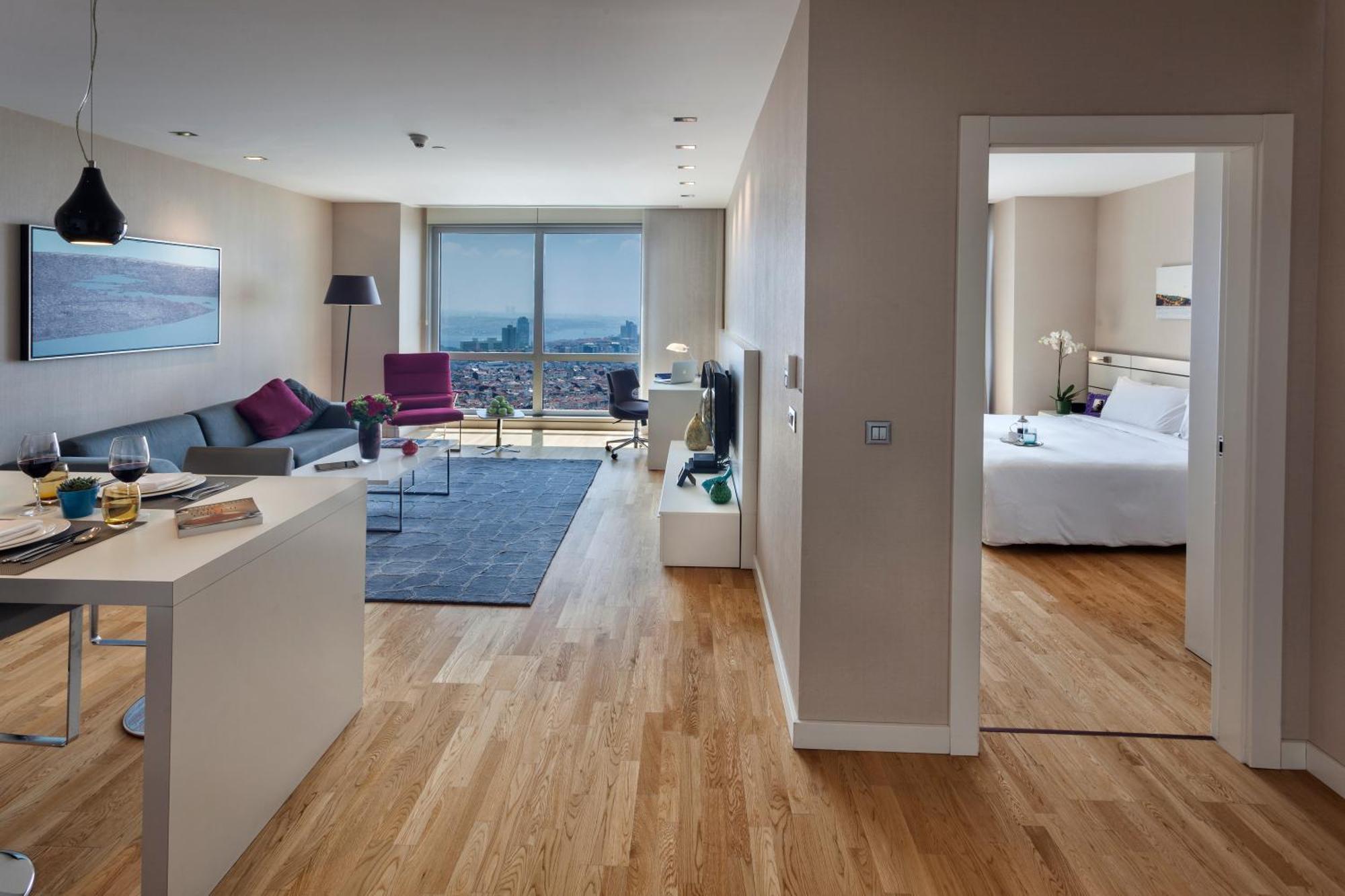 Deluxe One-Bedroom Apartment with Sea View,1746918585:JPEG