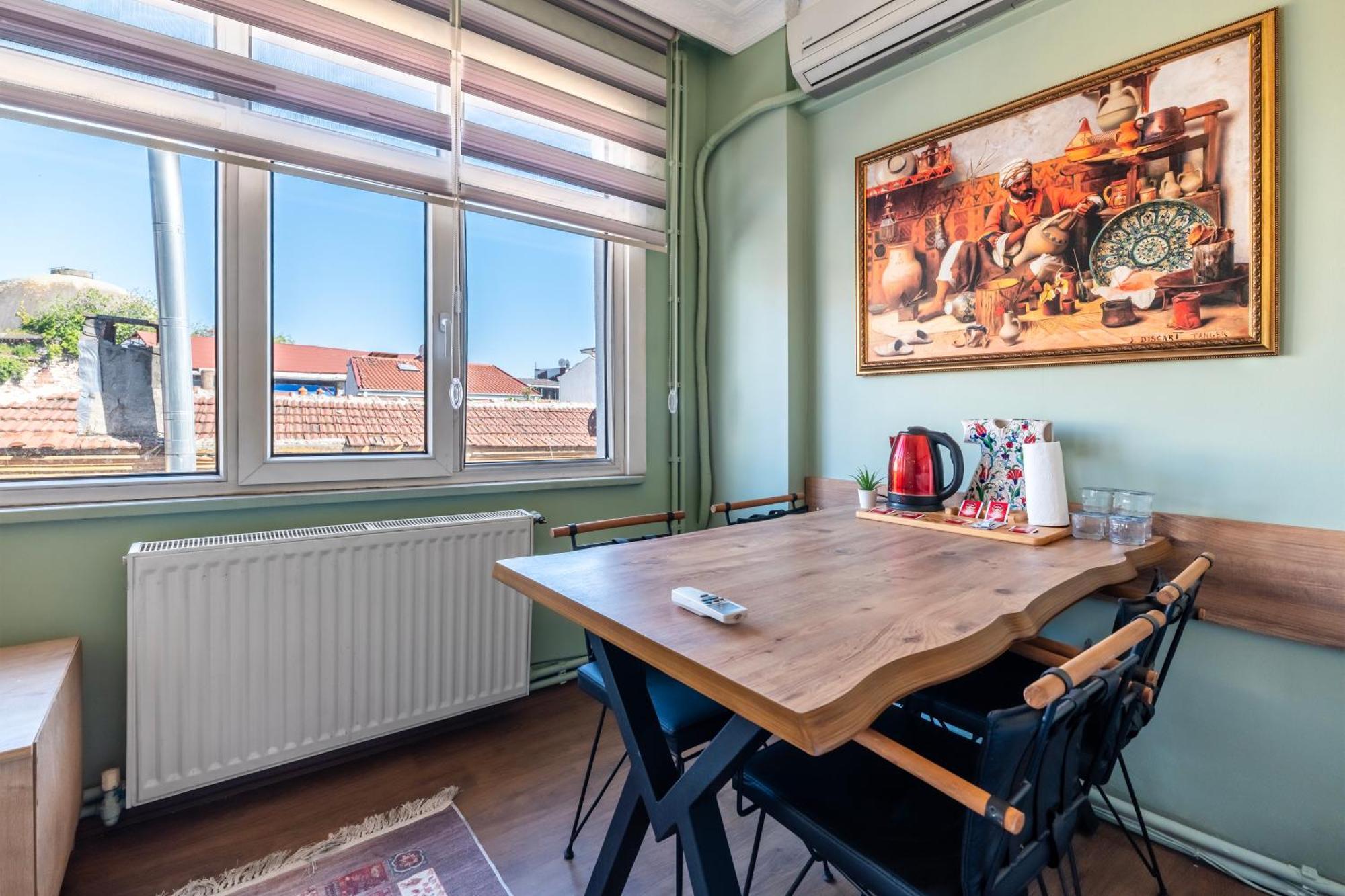 Deluxe Queen Suite