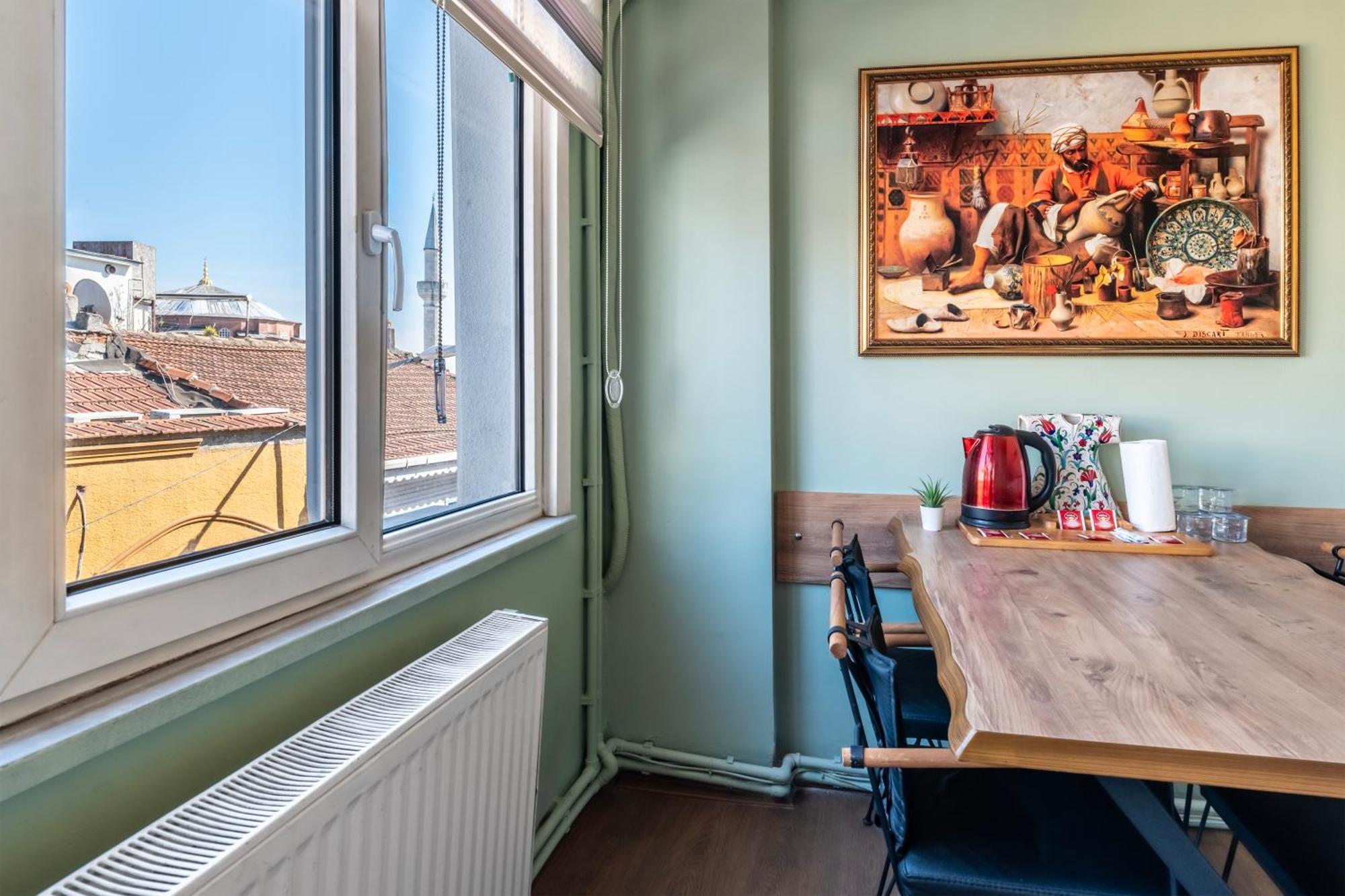 Deluxe Queen Suite