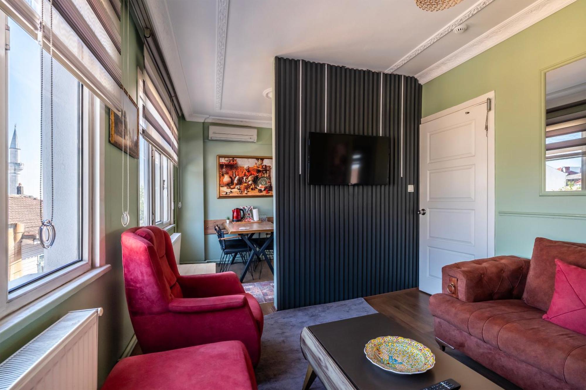 Deluxe Queen Suite