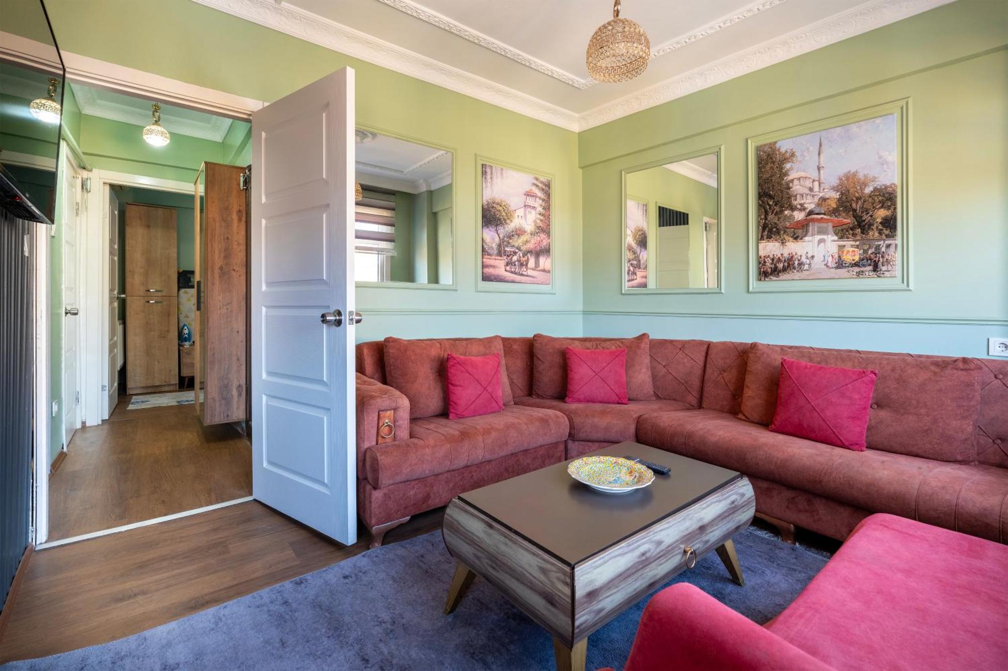 Deluxe Queen Suite