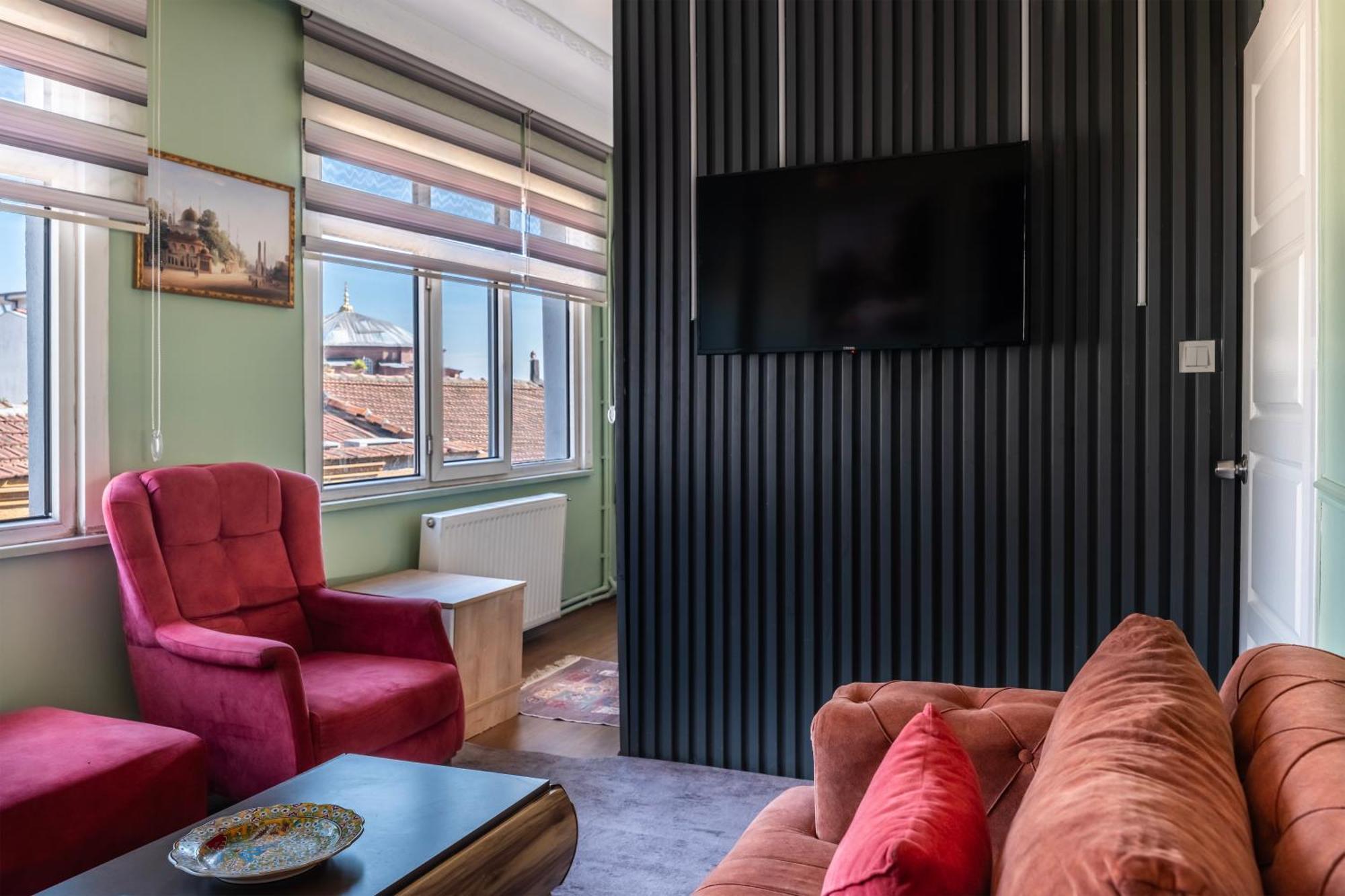 Deluxe Queen Suite