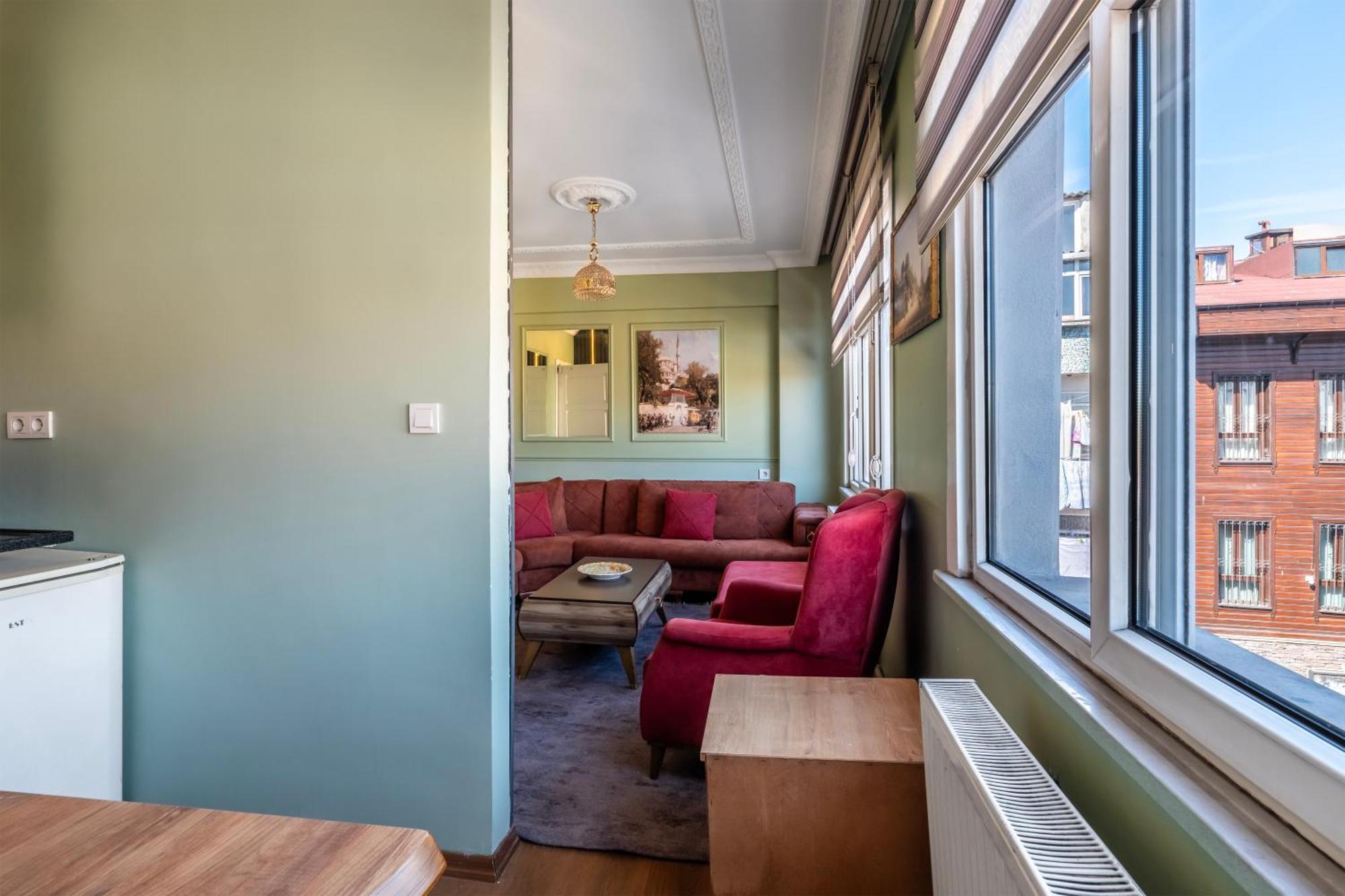 Deluxe Queen Suite