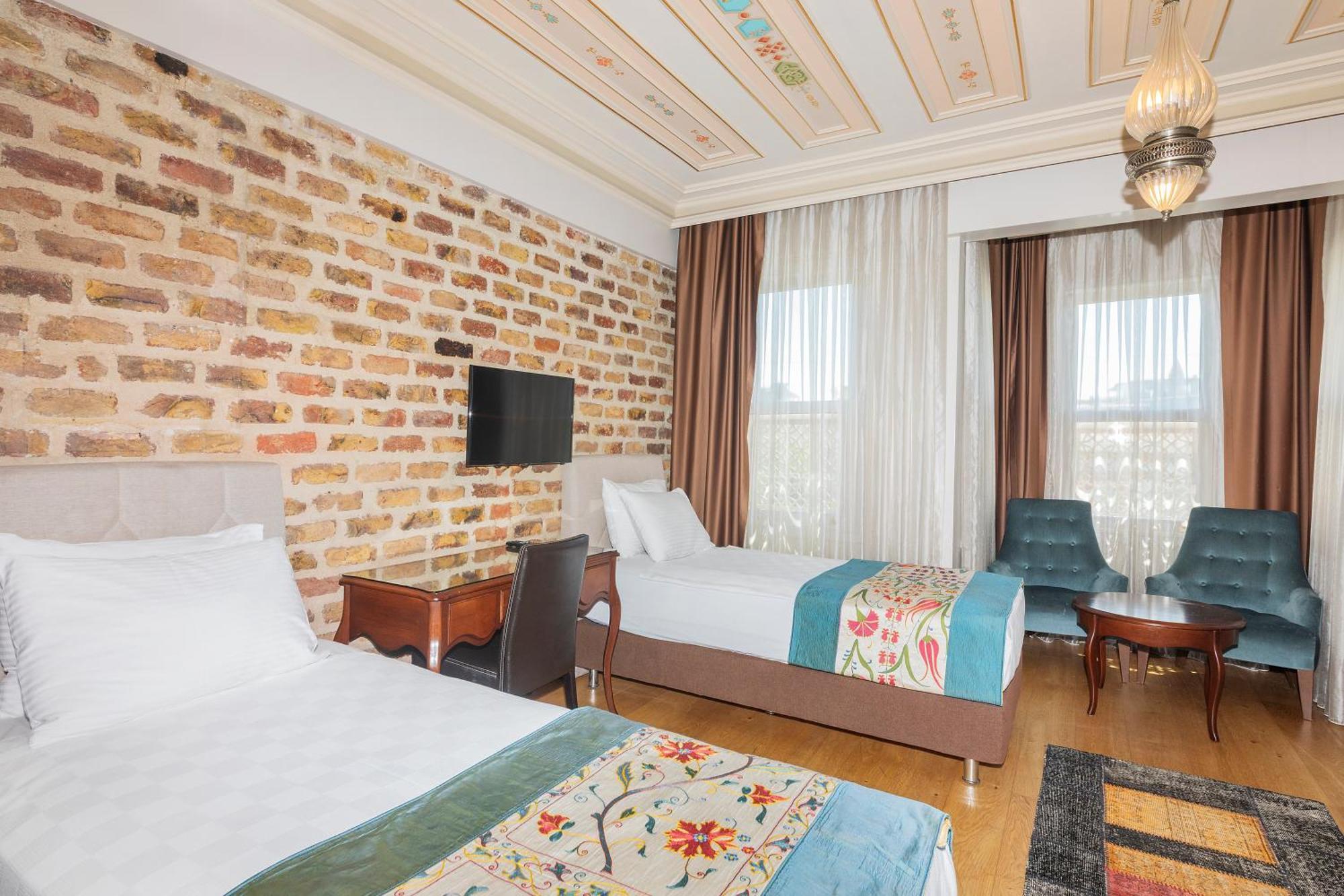 Deluxe Family Room