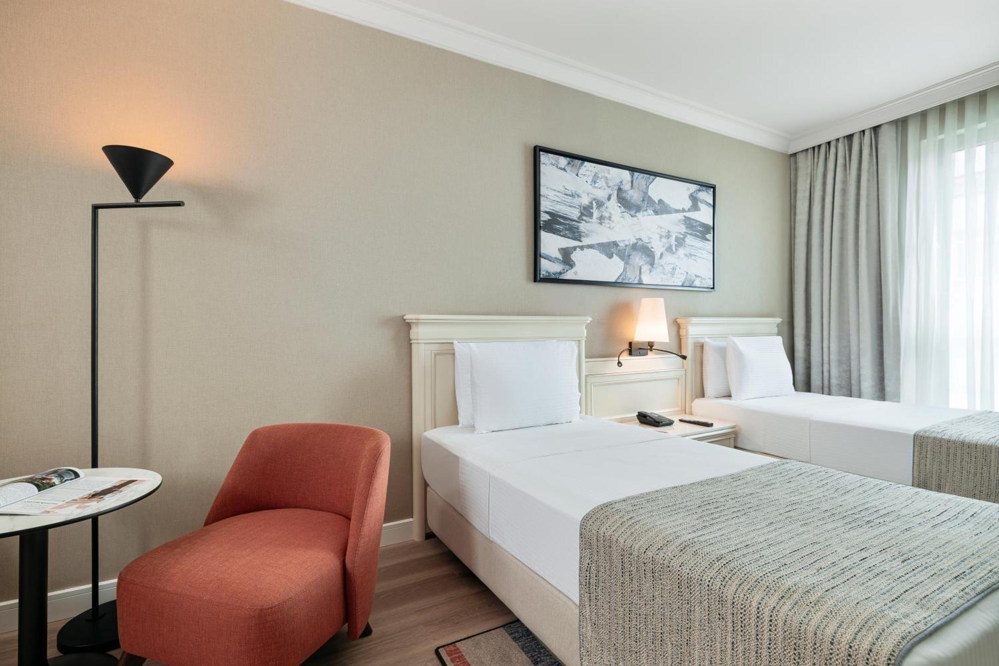 Trendy Room 2 Single Beds