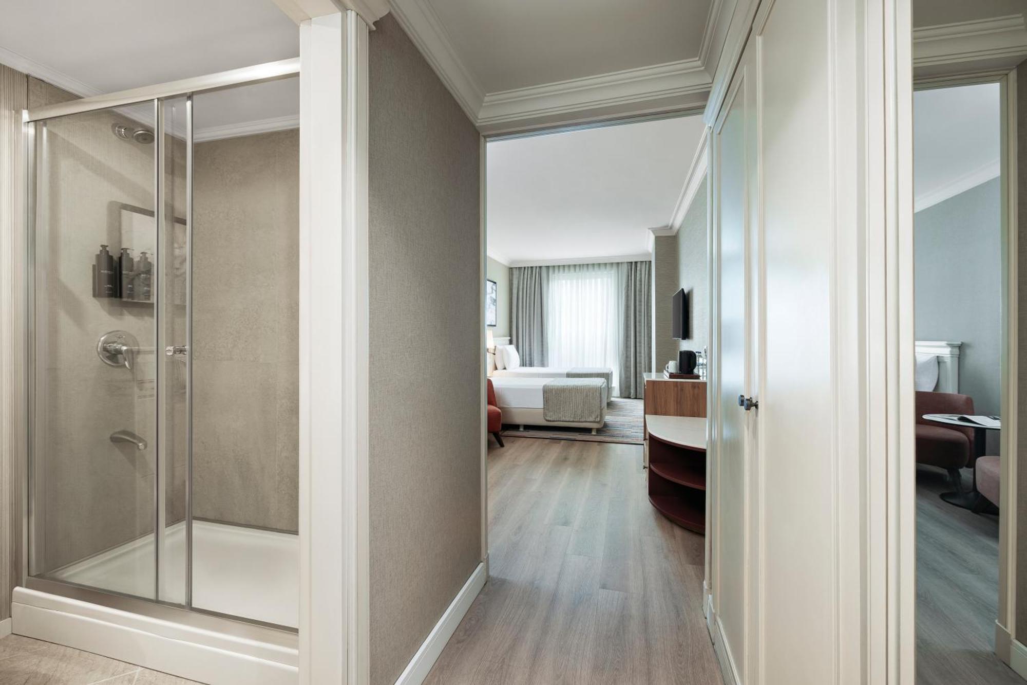 Trendy Room 2 Single Beds