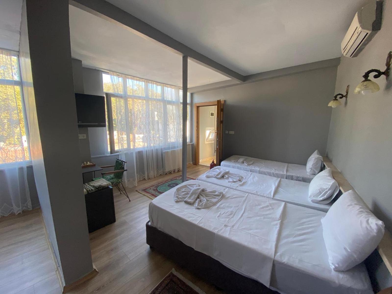 Connection Room,1698886710:JPEG