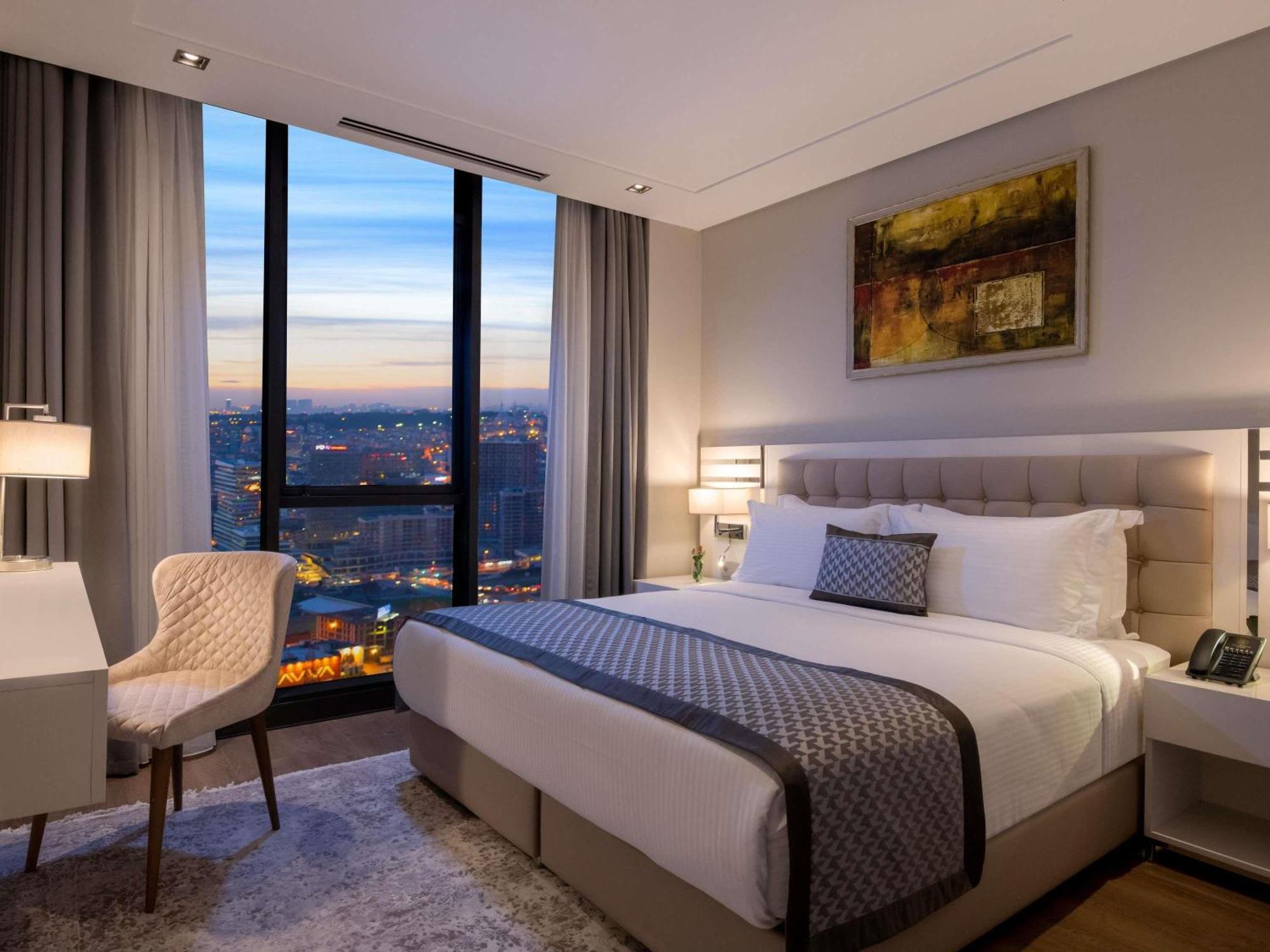 One-Bedroom Deluxe Apartment