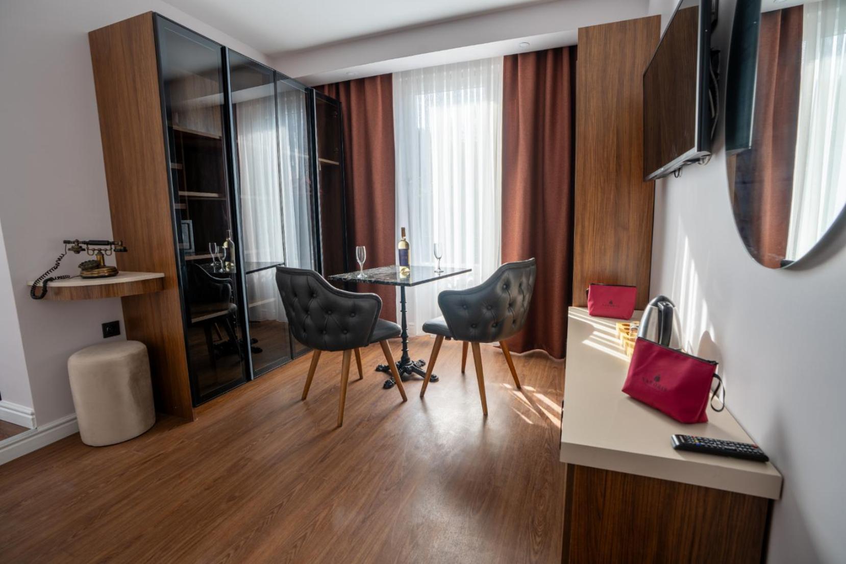 Deluxe Suite Spa Bath