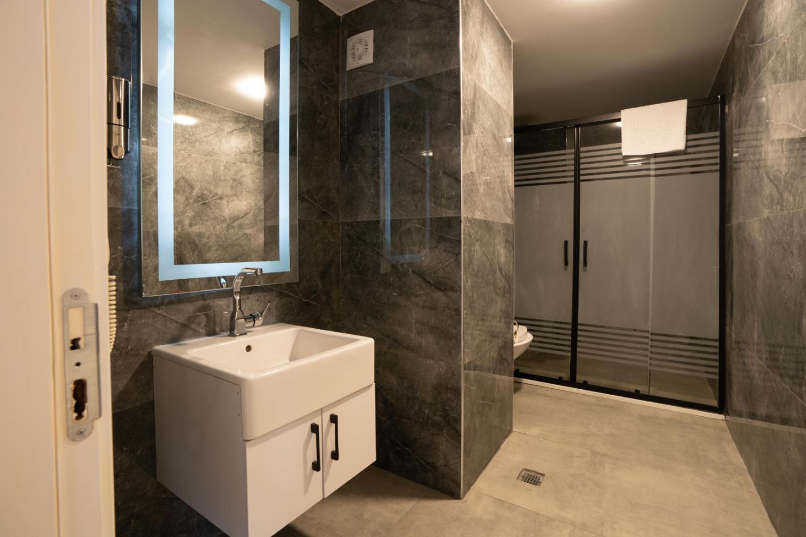 Deluxe Suite Spa Bath