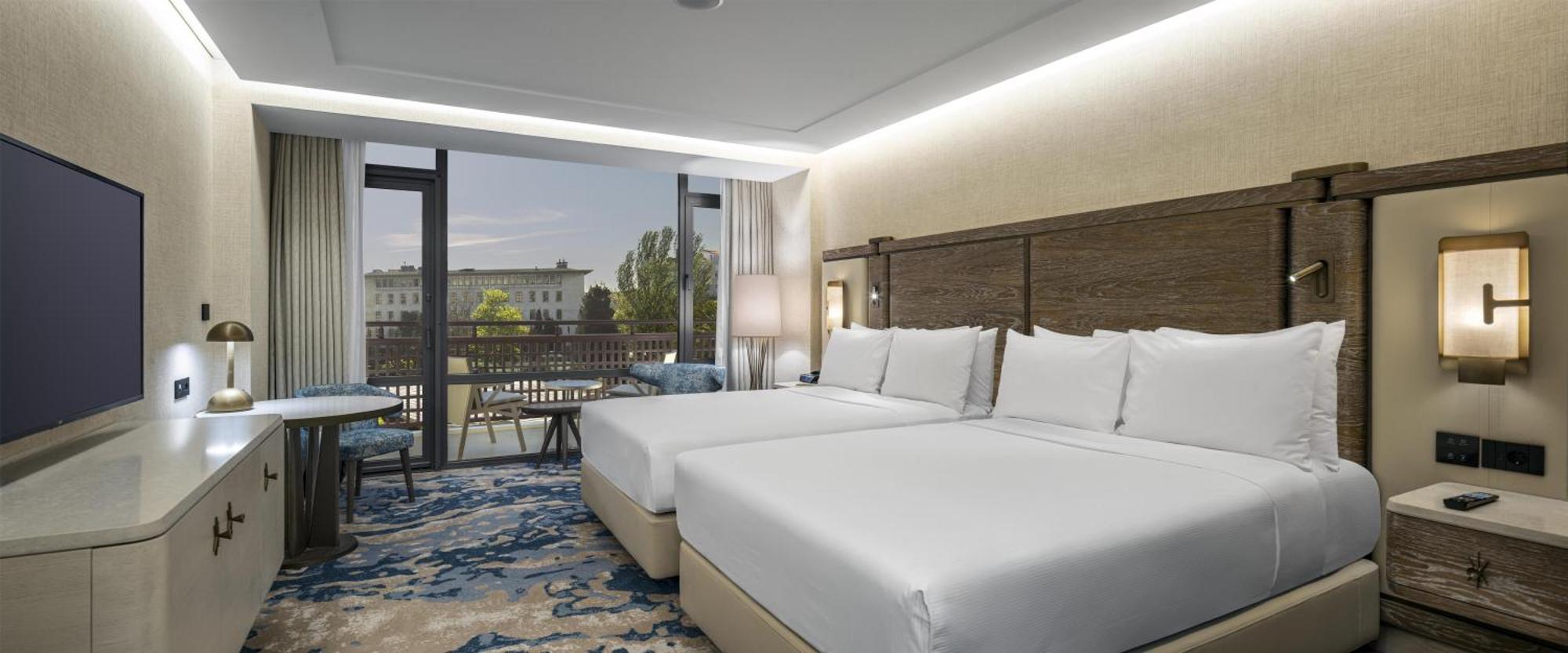 Executive Doppelzimmer mit 2 Doppelbetten und Stadtblick