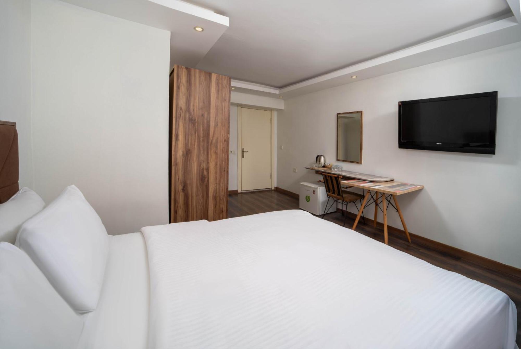 Deluxe Room,1742800210:JPEG