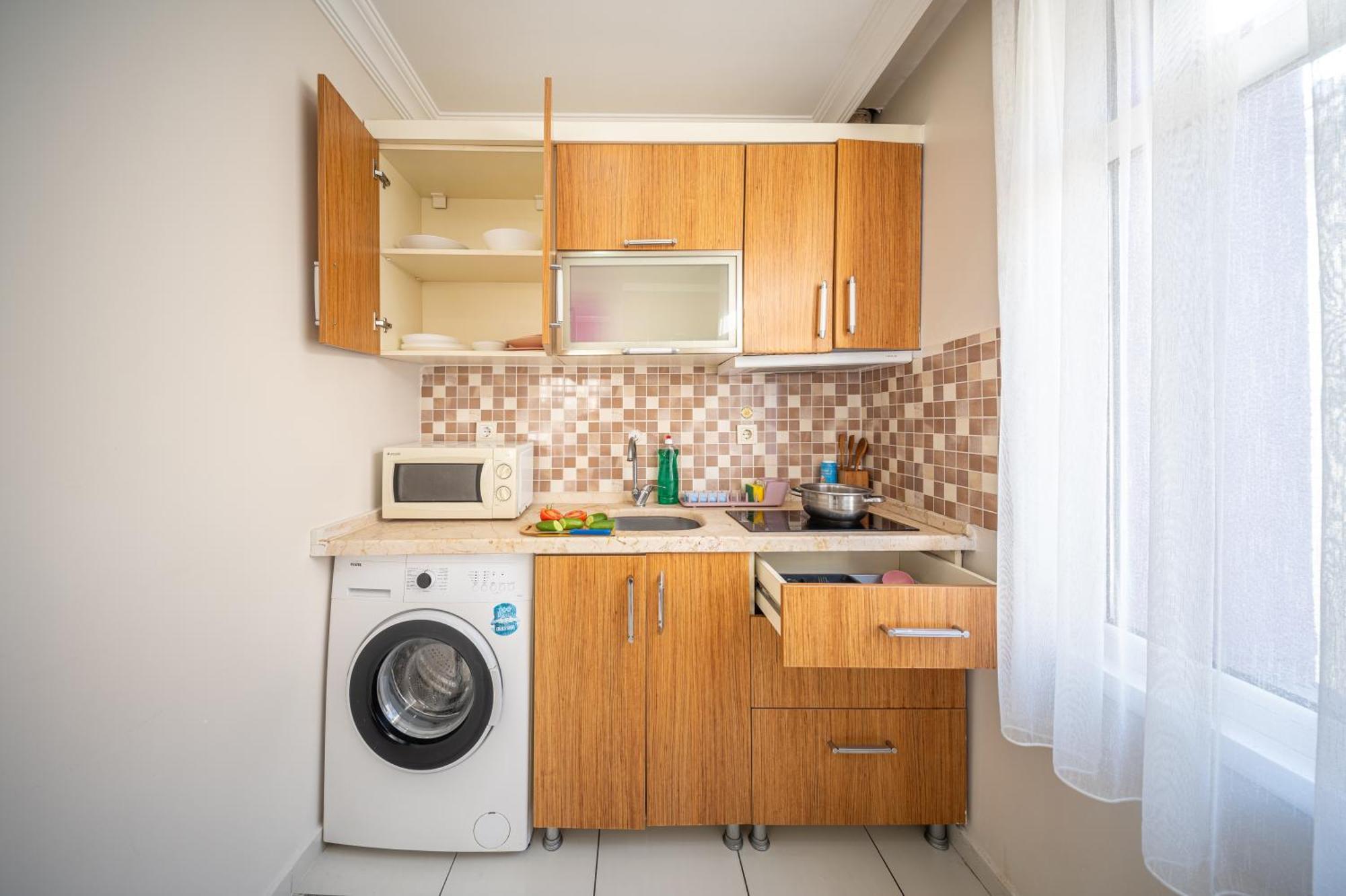 Deluxe One-Bedroom Apartment