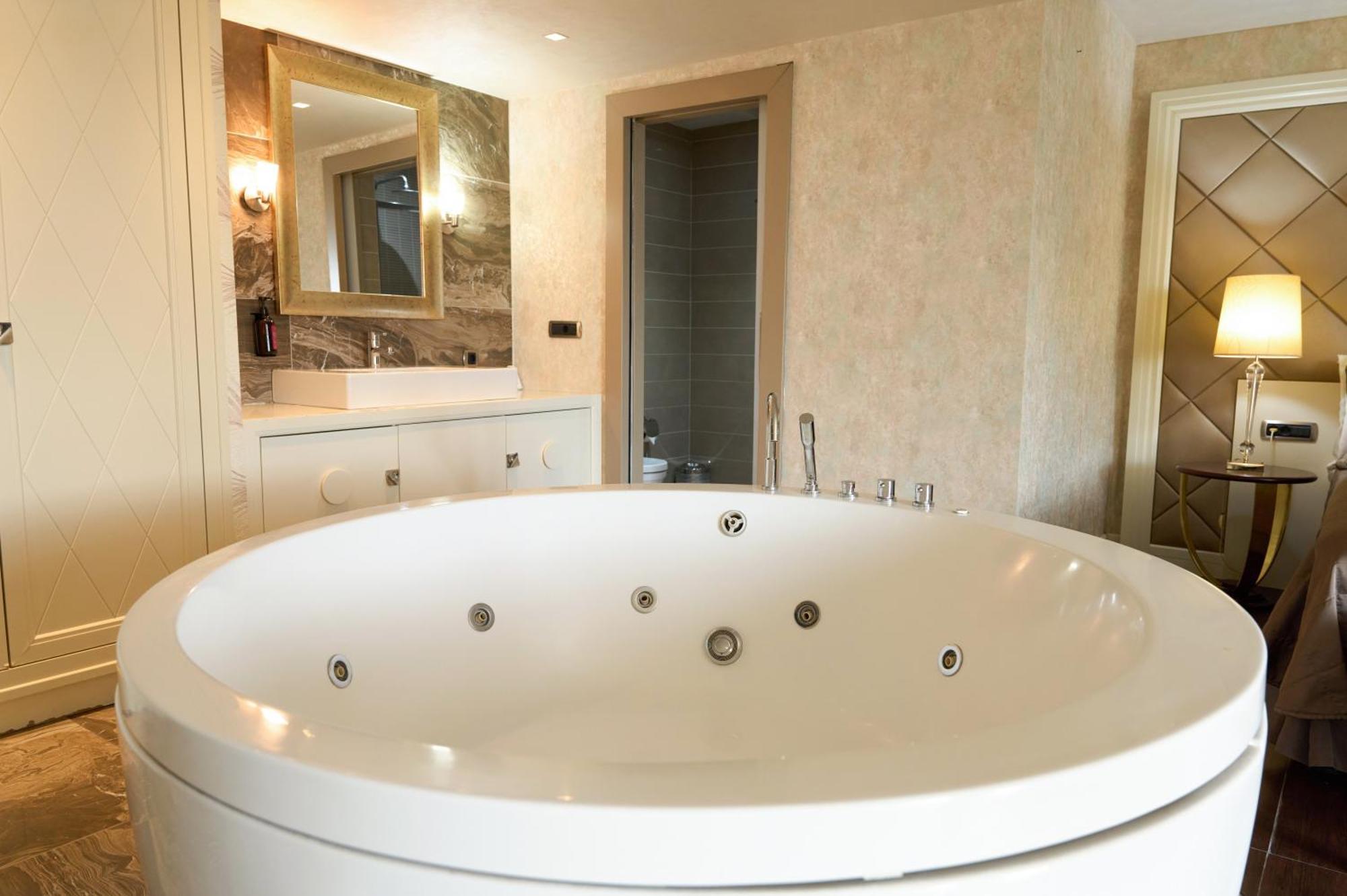 Suite met Kingsize Bed en Bubbelbad