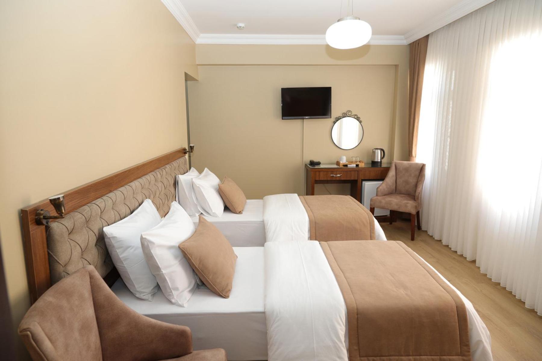 Twin Room,1756525863:JPEG