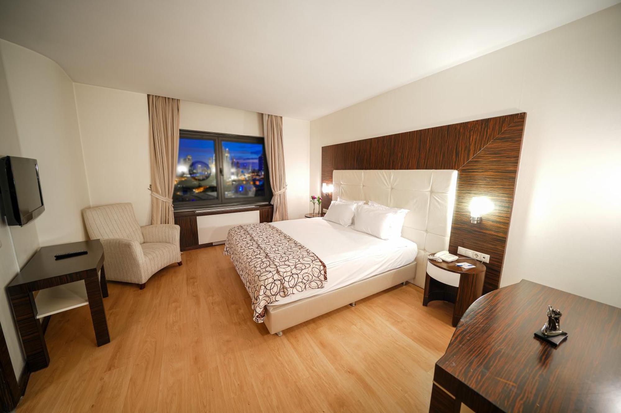 Senior Suite,1758522807:JPEG