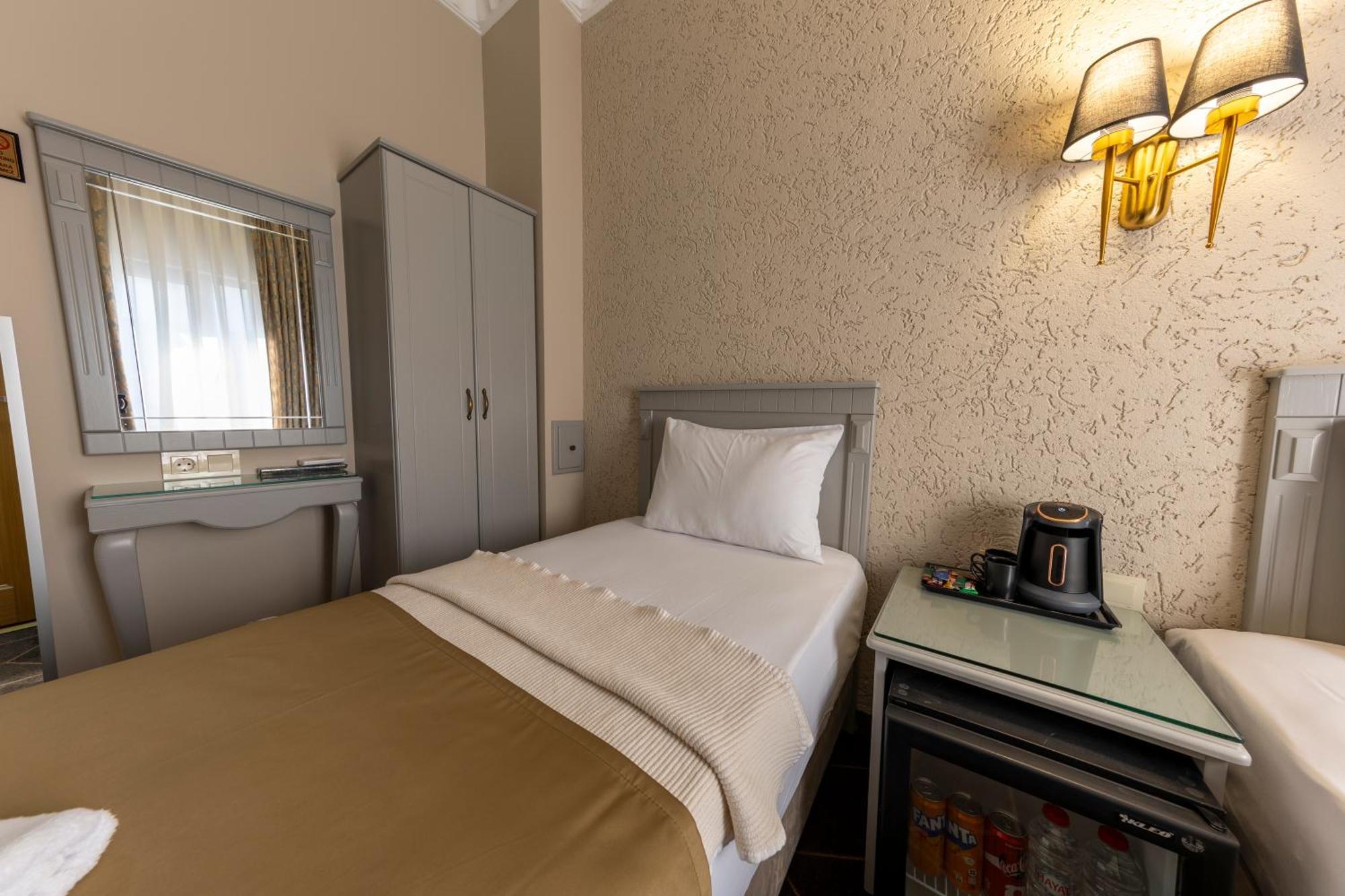 Zweibettzimmer mit Stadtblick