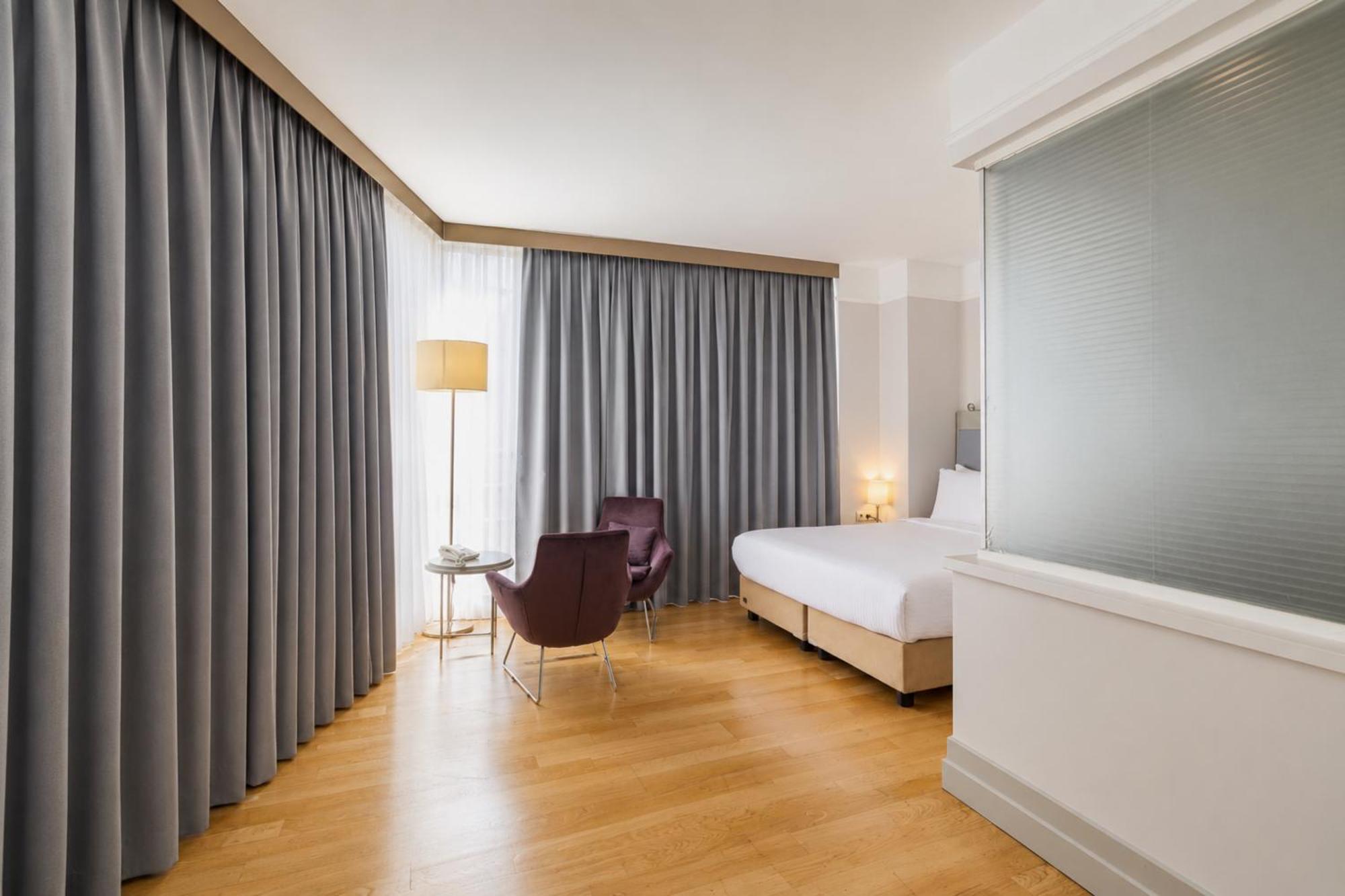 Corner Suite