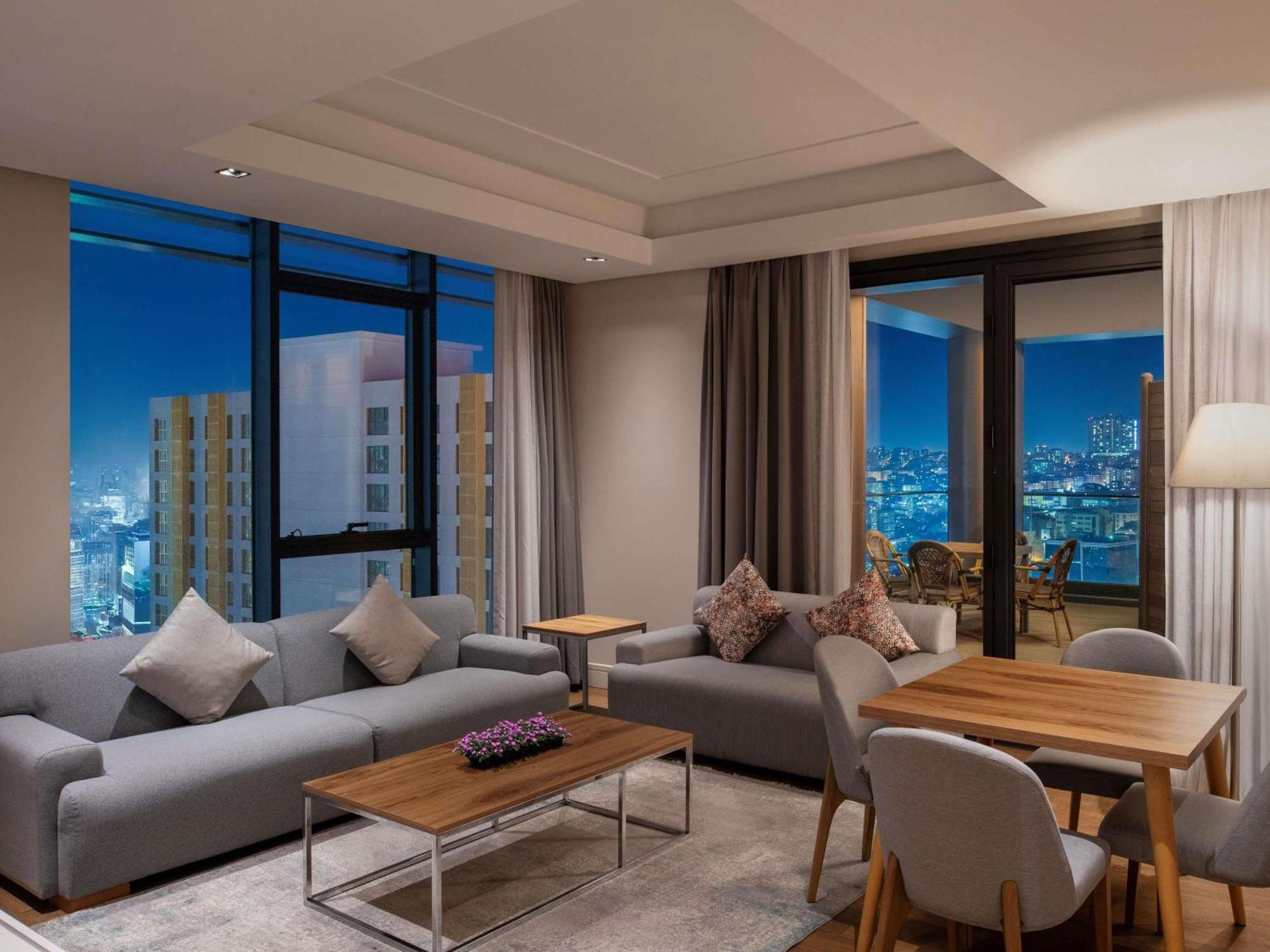 Deluxe Two Bedroom Terrace
