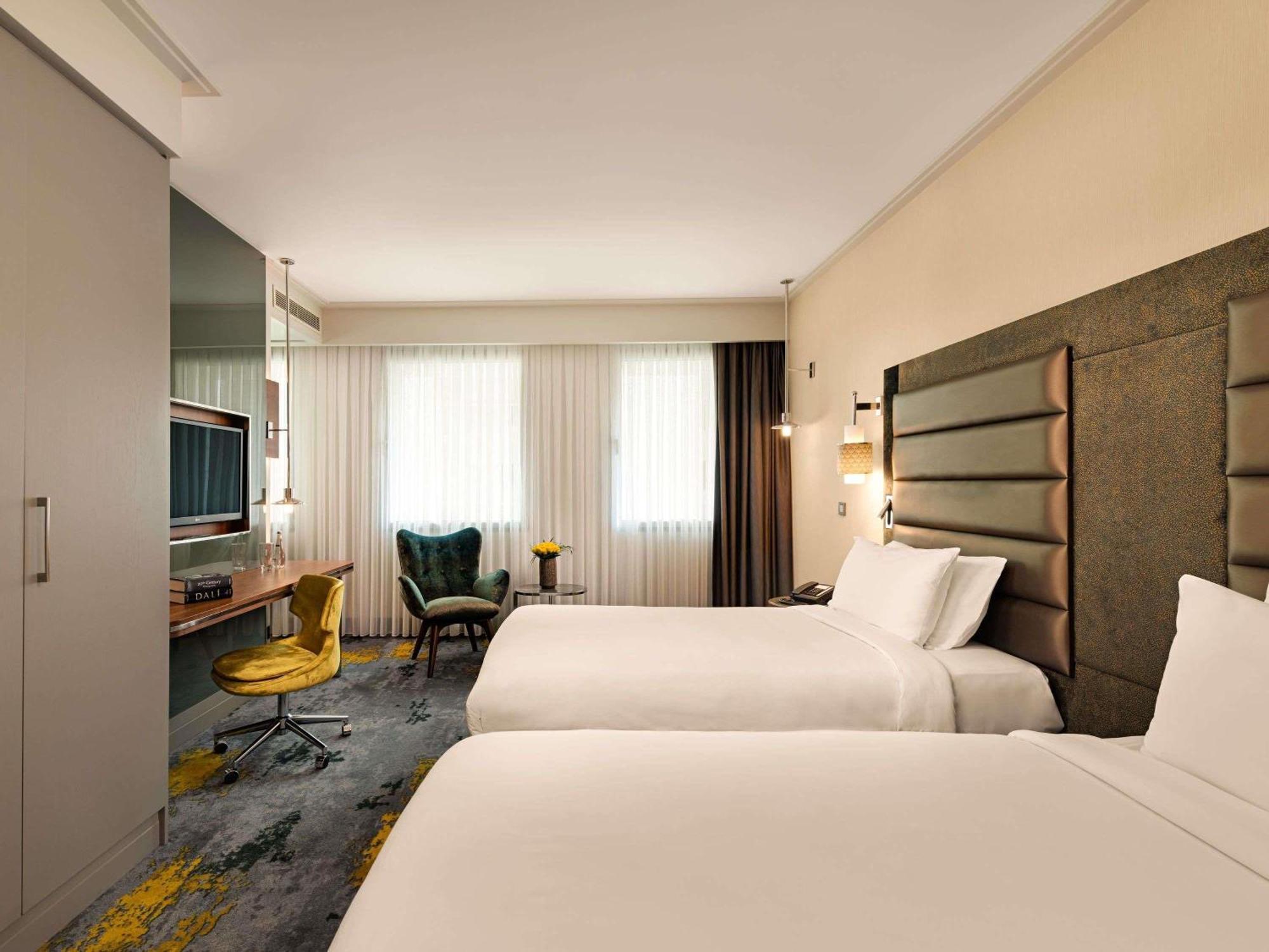 Deluxe Room Twin Beds