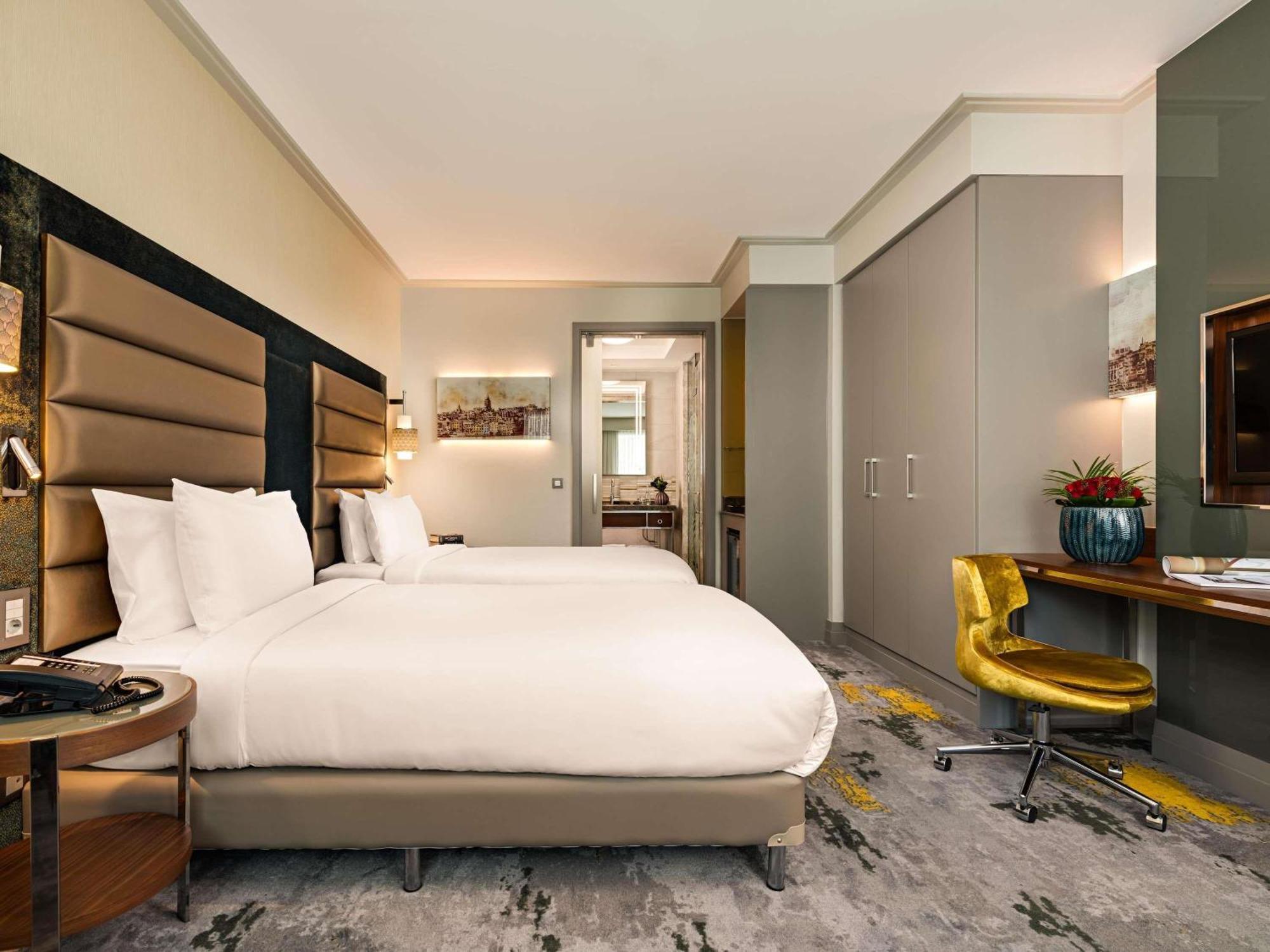 Deluxe Room Twin Beds