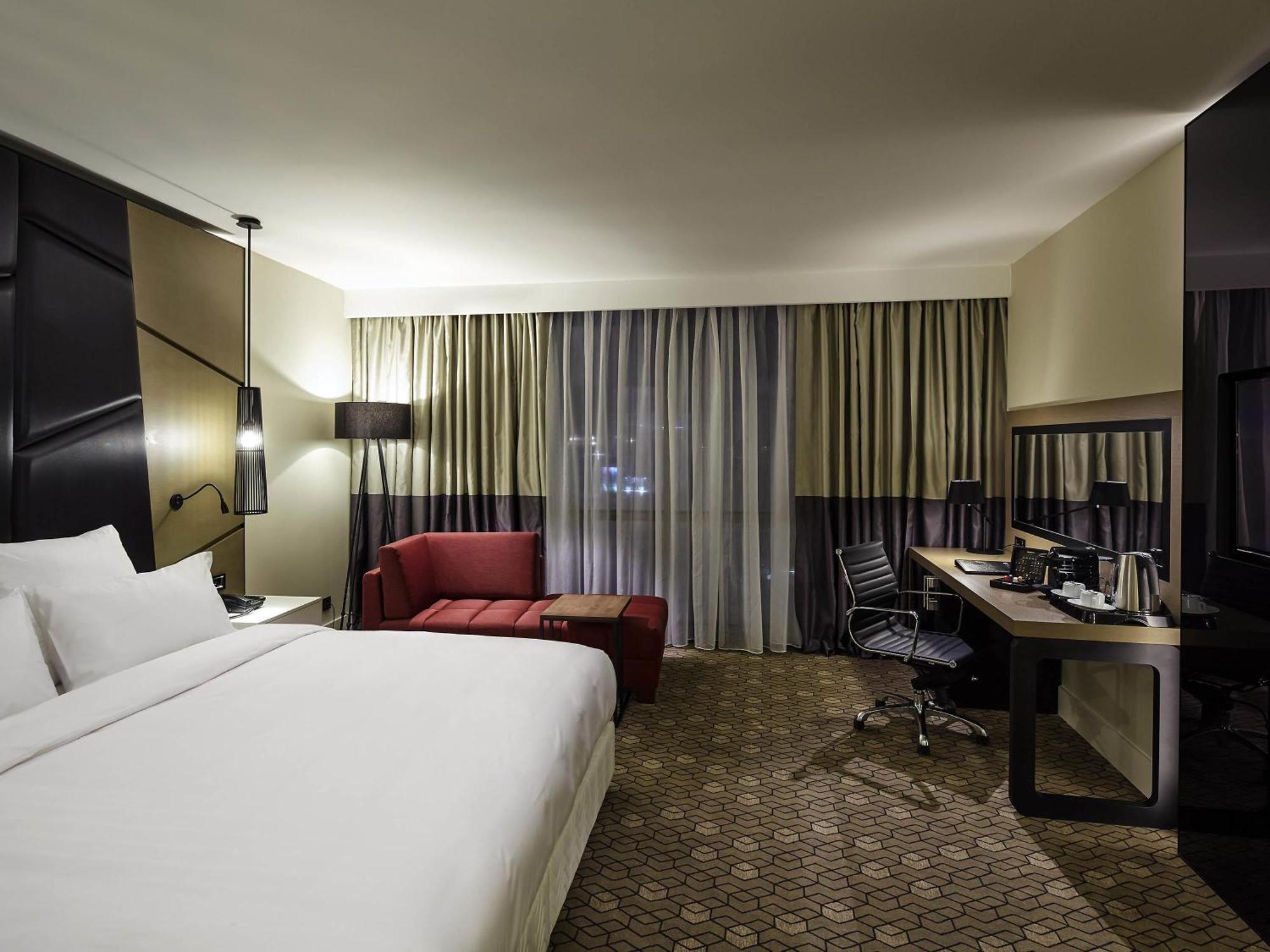 Deluxe Suite mit Kingsize-Bett und Zugang zur Lounge