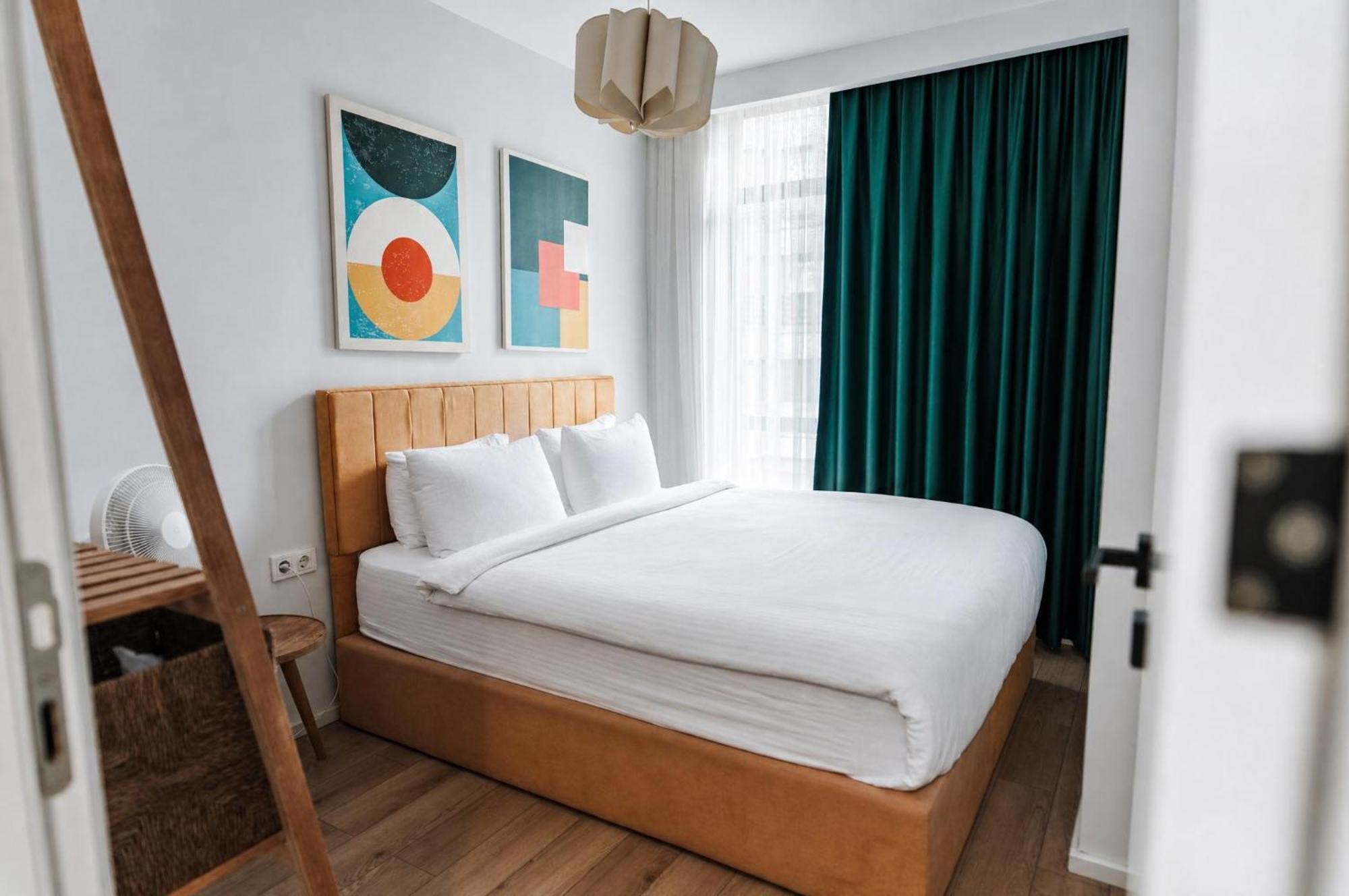 Deluxe Double Room Shower