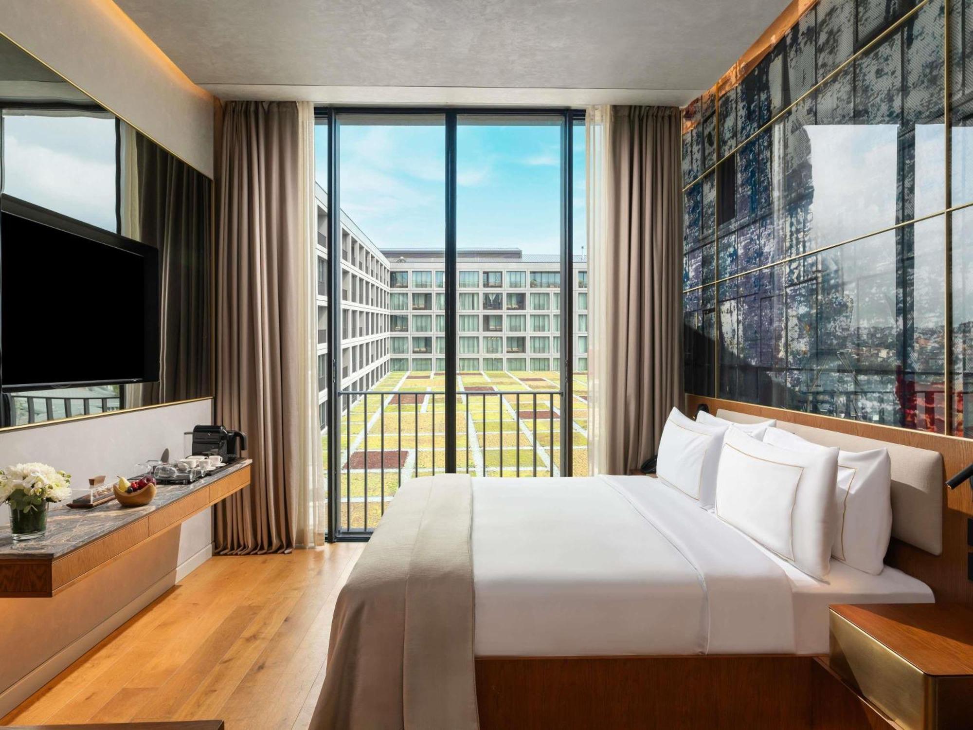 Junior Suite Partial Sea View Nickelodeon Play Access